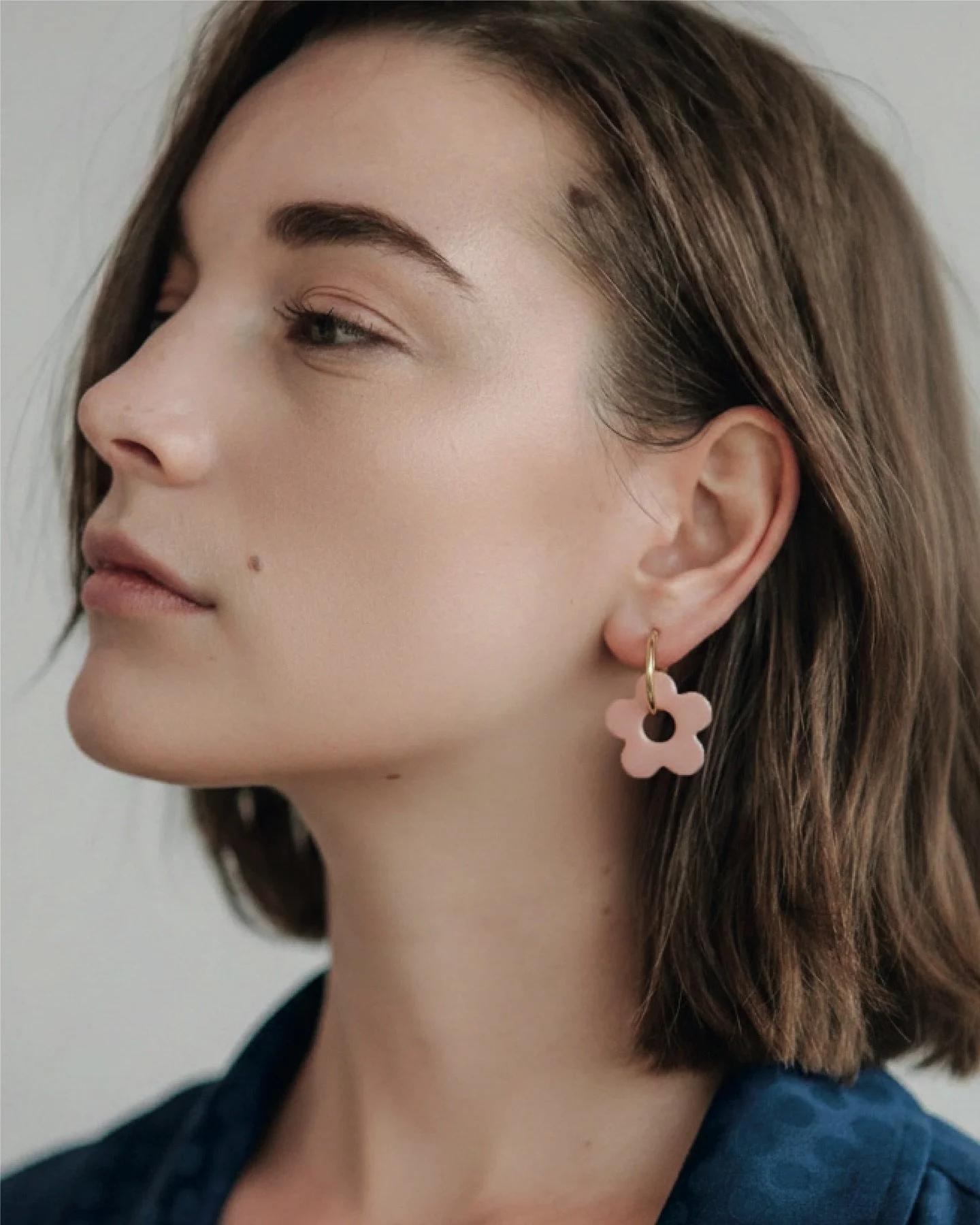 Avui trio suavitat.
Per&ograve; d&rsquo;aquella que et sost&eacute;.

Rosa nude 🌸
Aporta calma, seguretat i una sensaci&oacute; d&rsquo;equilibri molt agradable.

Els BEE&rsquo;s et permeten escollir aquest mood cada dia.
Modulars, lleugers i fets a