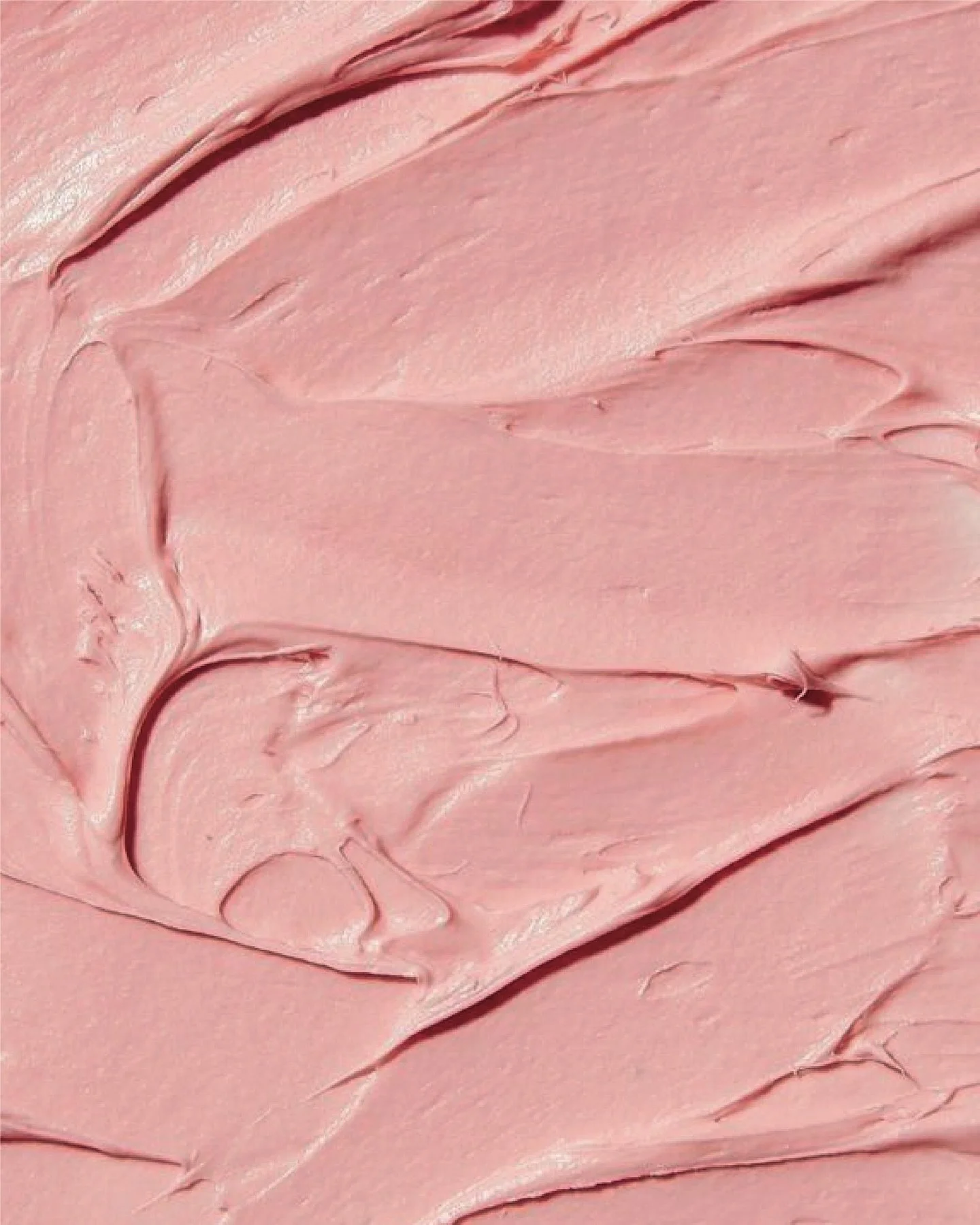 &Eacute;s un color que acompanya.
Que no pesa, no molesta, per&ograve; hi &eacute;s.

El rosa nude aporta tranquil&middot;litat i fa que tot baixi una mica el ritme.