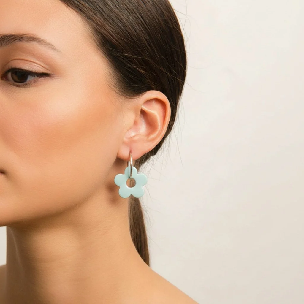 _BEE-sky blue-model.jpg