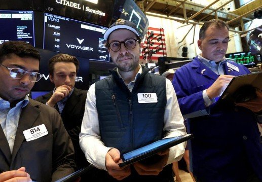 After 3 up days, S&P 500 falls on trade announcement