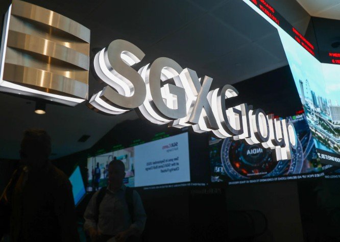 Singapore’s STI hits new high as investors flock to safe havens amid global risks