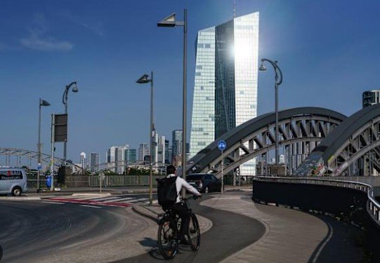 ECB warns of impact of heat waves on inflation, GDP growth