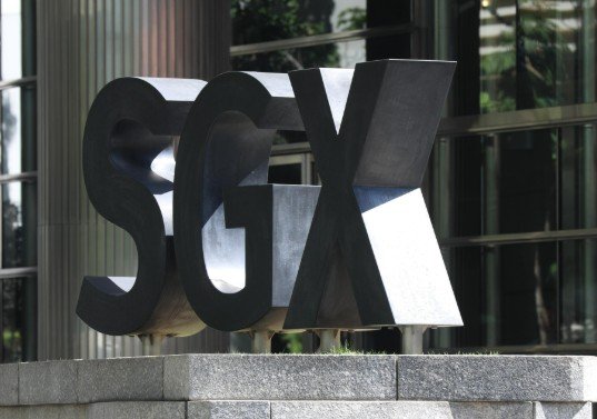 Singapore stocks notch 5-day rally ahead of GDP data