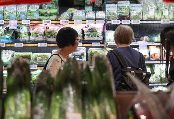 MAS keeps Singapore dollar policy unchanged amid US tariff risks to economy