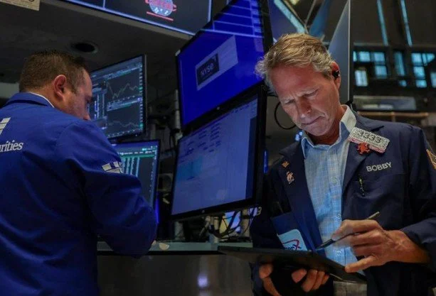 Nasdaq ends at record high as US stocks post solid weekly gains