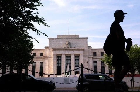 Fed minutes show majority of FOMC saw inflation as greater risk
