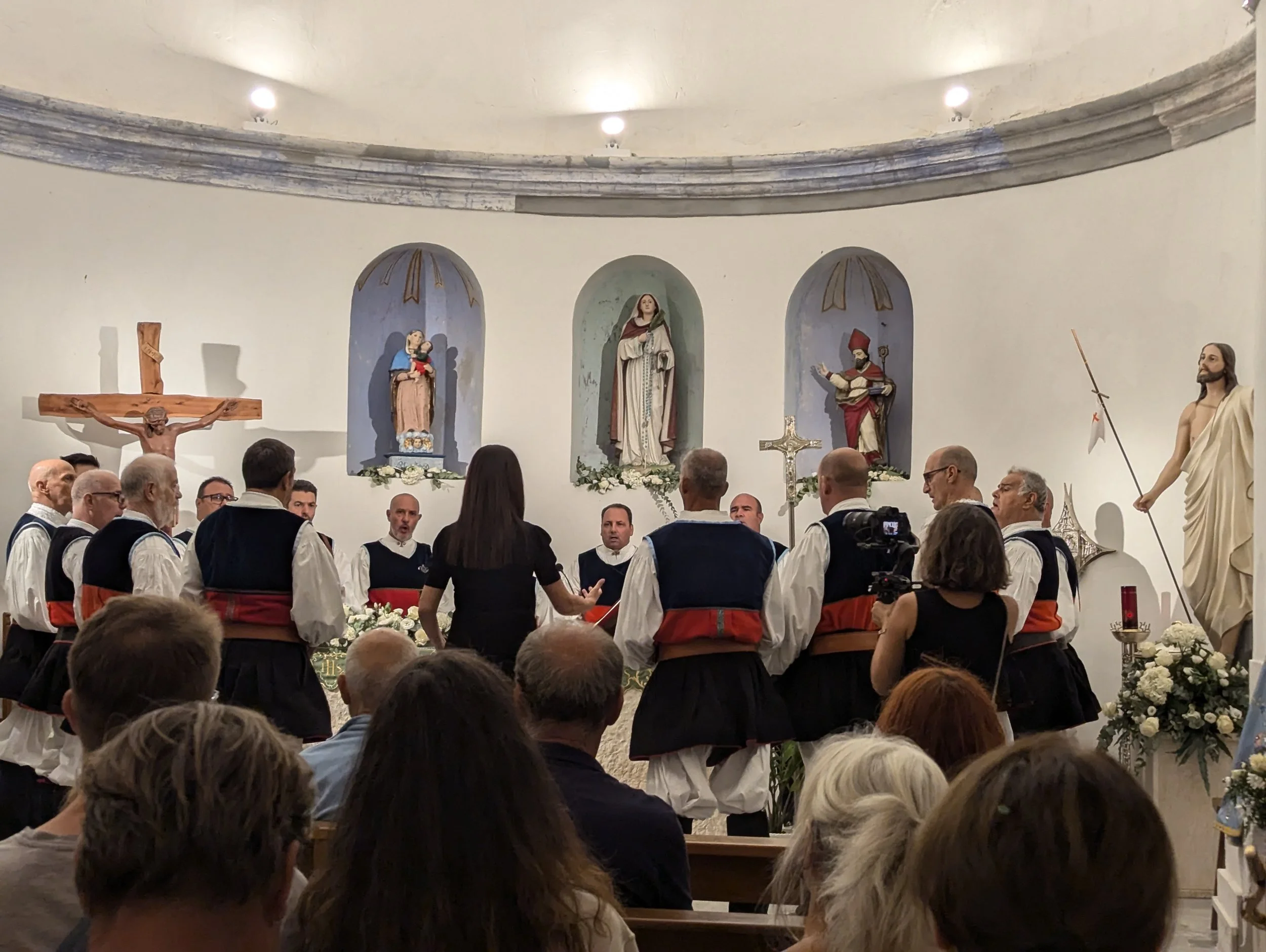 Coro Montalbo di Siniscola singing in Santa Lucia Sardinia