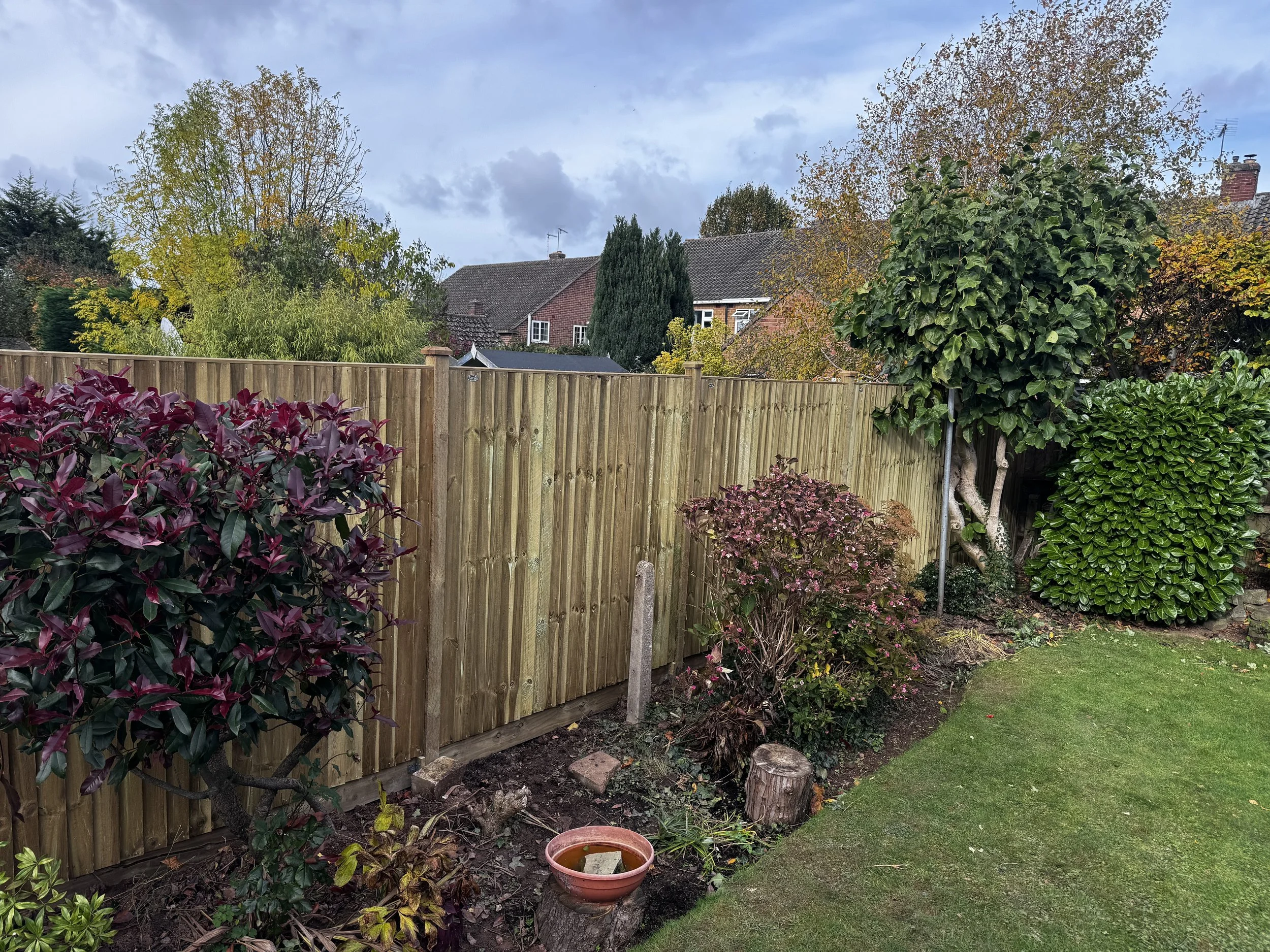 Home & Garden Services Fence2.JPG