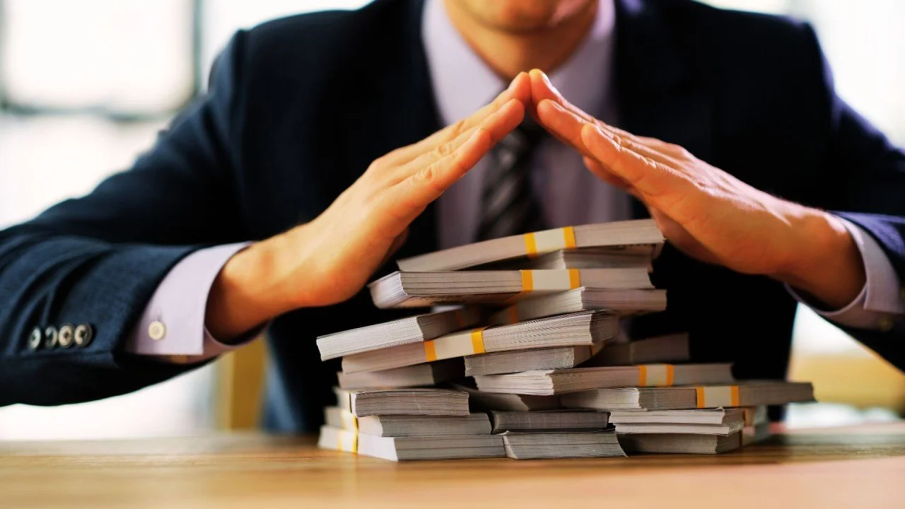 The Invisible Hand Behind Banking Successes and Failures