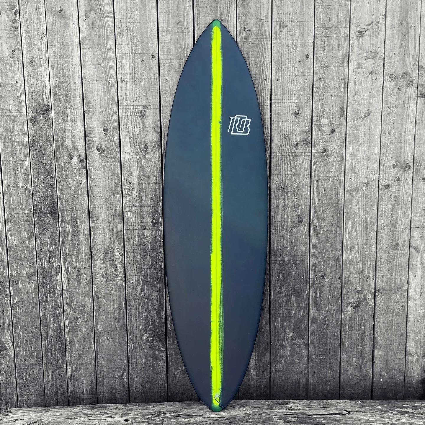 Twin pin pour Alister π°
6'0"x19"3/4x2"1/2 | 31,5L
#resinwork #resintint #epoxy #robsurfboards #plozevet