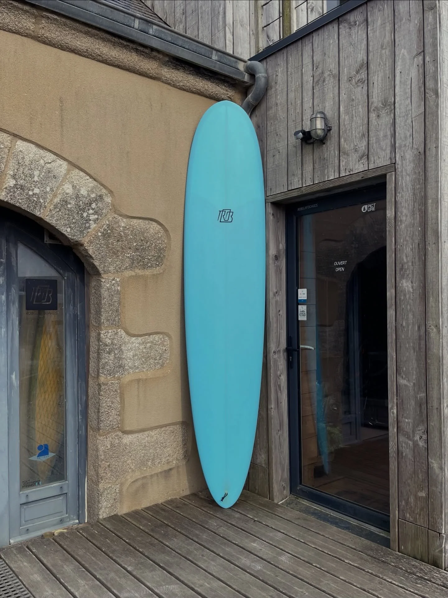 9'1" x 22"1/2 x 2"3/4 pour Seb' 

#eps #epoxy #resinwork #madewithlove