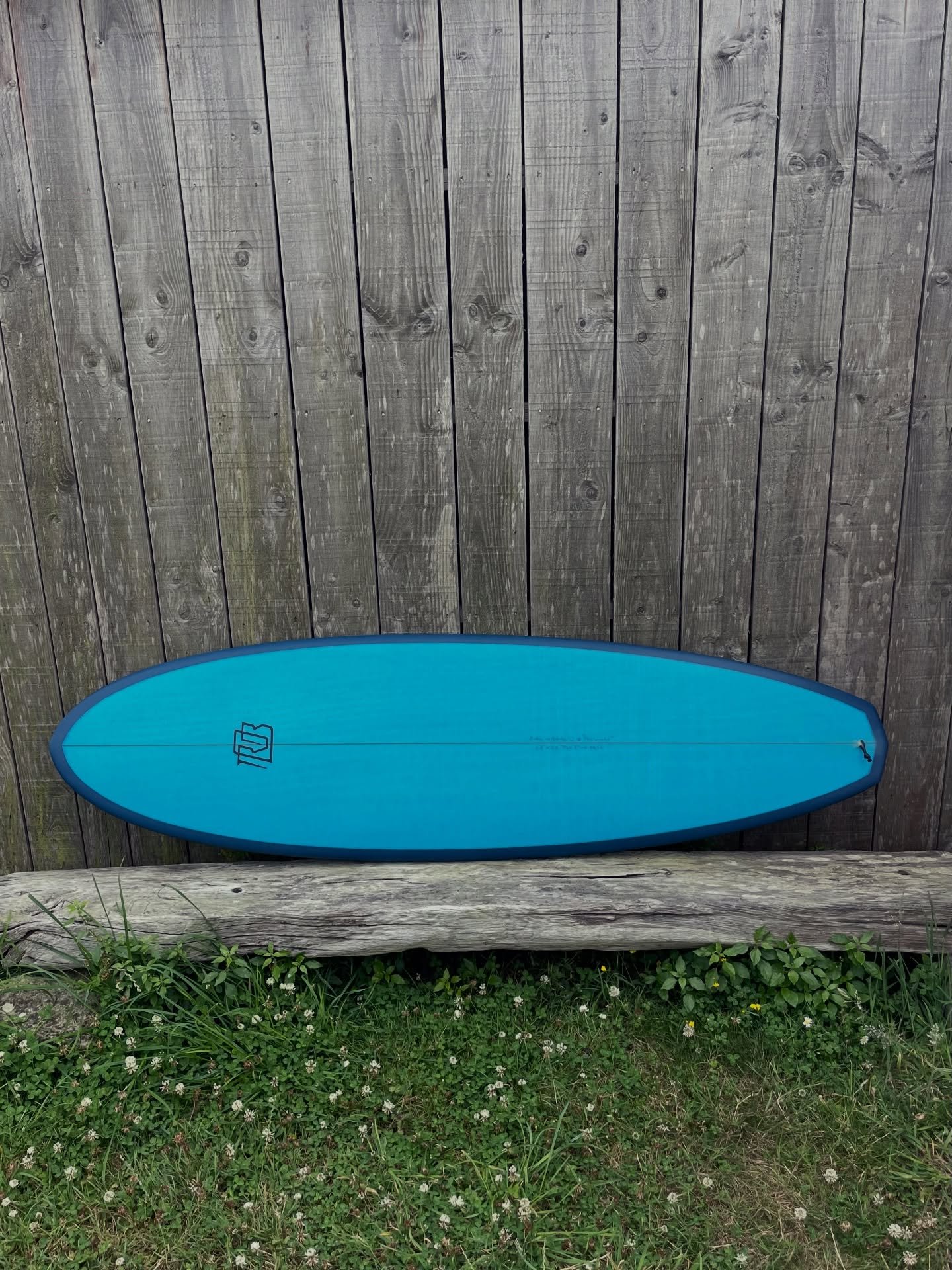 Ploz' wombat pour Adrien 

6'6" x 21"1/2 x 3" |  44,5L

#eps #epoxy #durable #madewithlove