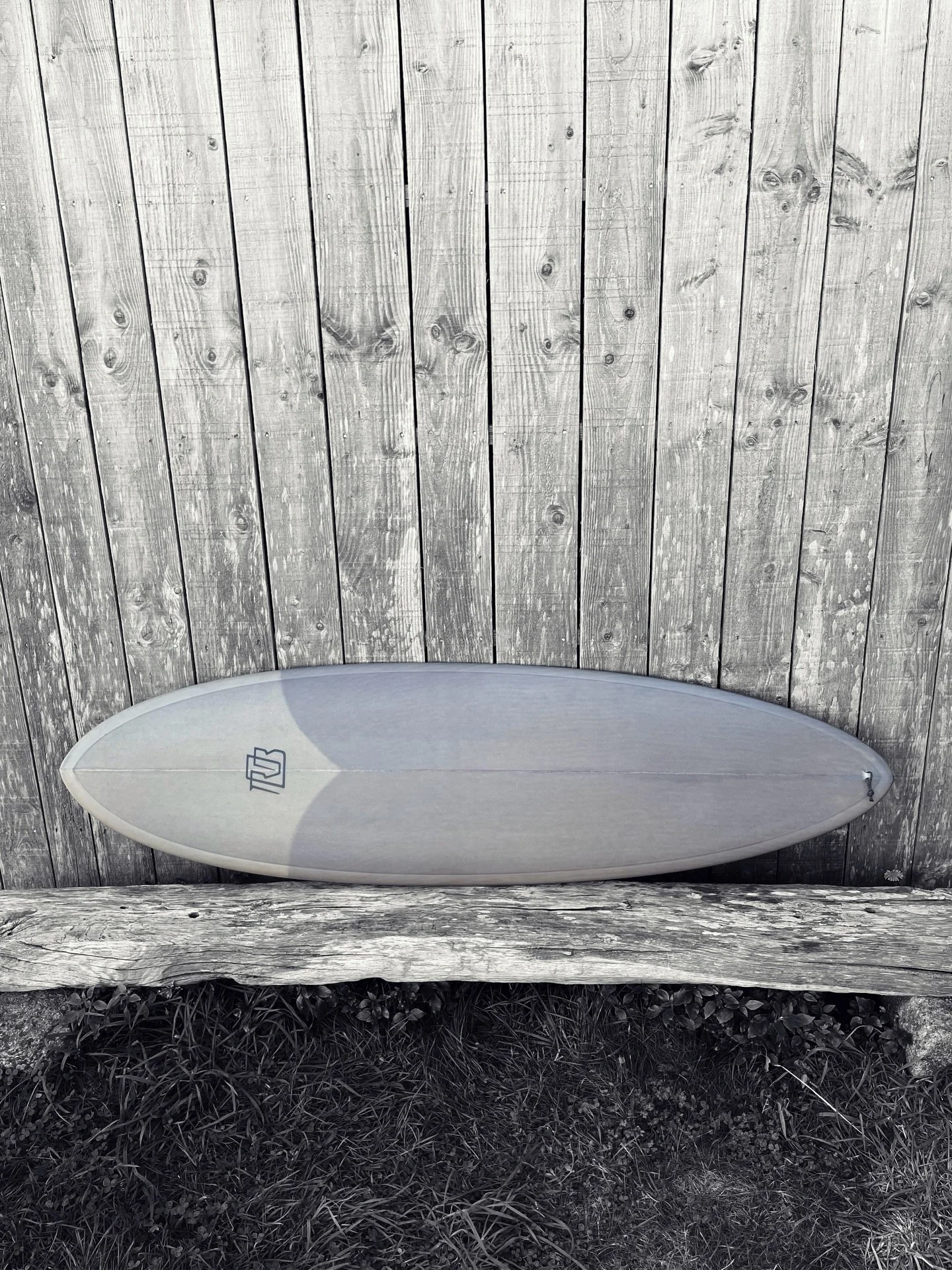 PLANCHE DE STOCK &Agrave; VENDRE ! 

6'3"x21"x2"3/4 | 37L | Twin pin &spades;️

PU/Epoxy et box futures.. Inhabituel &agrave; l'atelier ;)

1000&euro; 

#resinwork #madewithlove #durable #plozevet