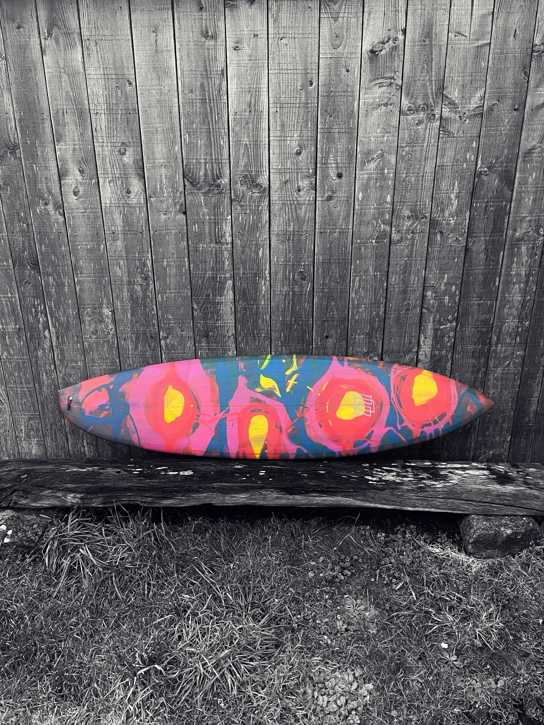 La planche d'Antoine bien valid&eacute;e cet hiver 🙌
Full custom handshape
6'9"x20"x2"3/4

#resinwork #resintint #epoxy #twinzer #madewithlove
