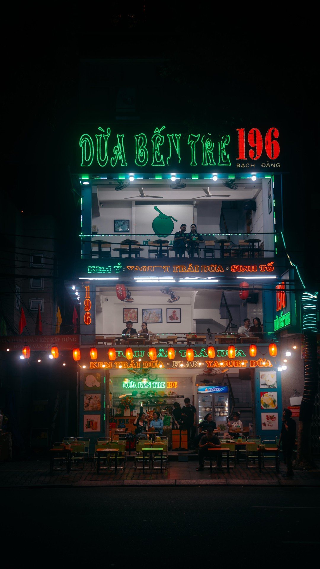The Nightlife of Vietnam 🏮
@sonyalpha | @sony.unitedkingdom
#VietnamVibes #VietnamAdventure #WanderVietnam #ExploreVietnam #IncredibleVietnam #VietnamTravel #VietnamDiary #SoutheastAsia #VisitVietnam #HoiAnMagic #danang #hoian #VietnamCulture #Vi