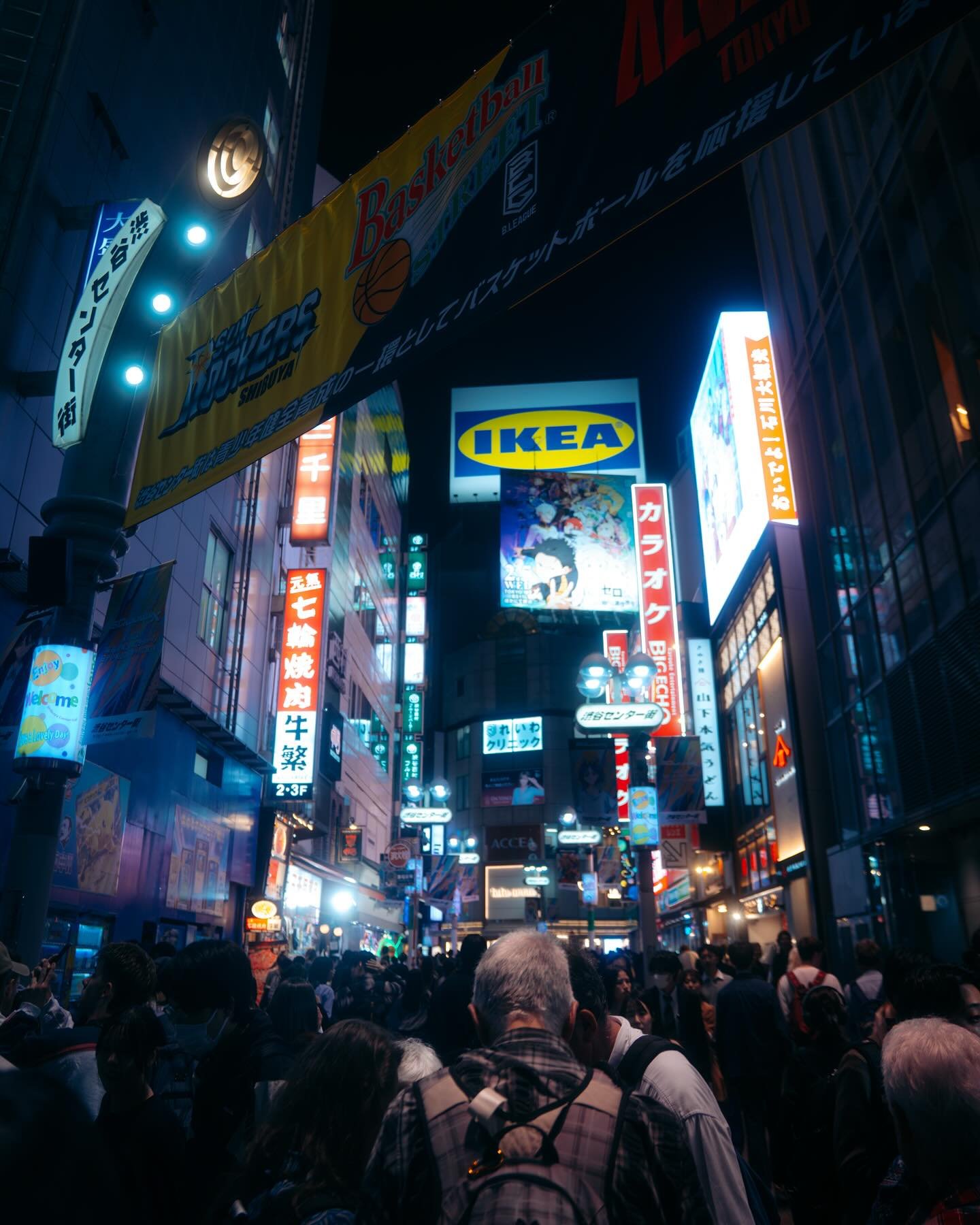 TOKYO CITY 🇯🇵
After a relaxing week in the Philippines it was time for some chaos. The bright lights and booming streets of Tokyo created at atmosphere I’ve felt from no other city. These photos where captured on our first evening in Japan