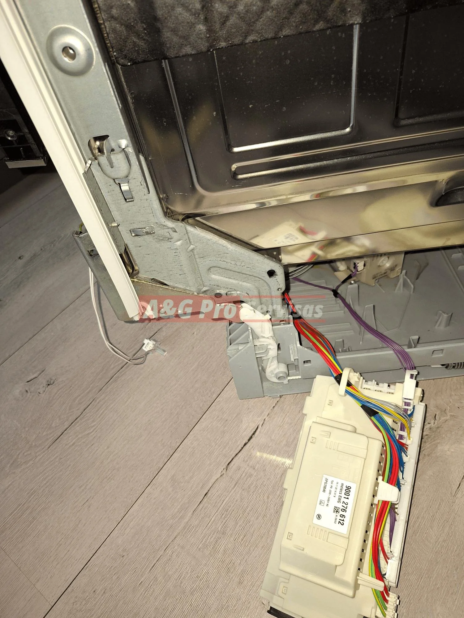 Bosch indaplovės valdymo modulis (elektroninė plokštė) – indaplovė neįsijungia arba rodo klaidas.