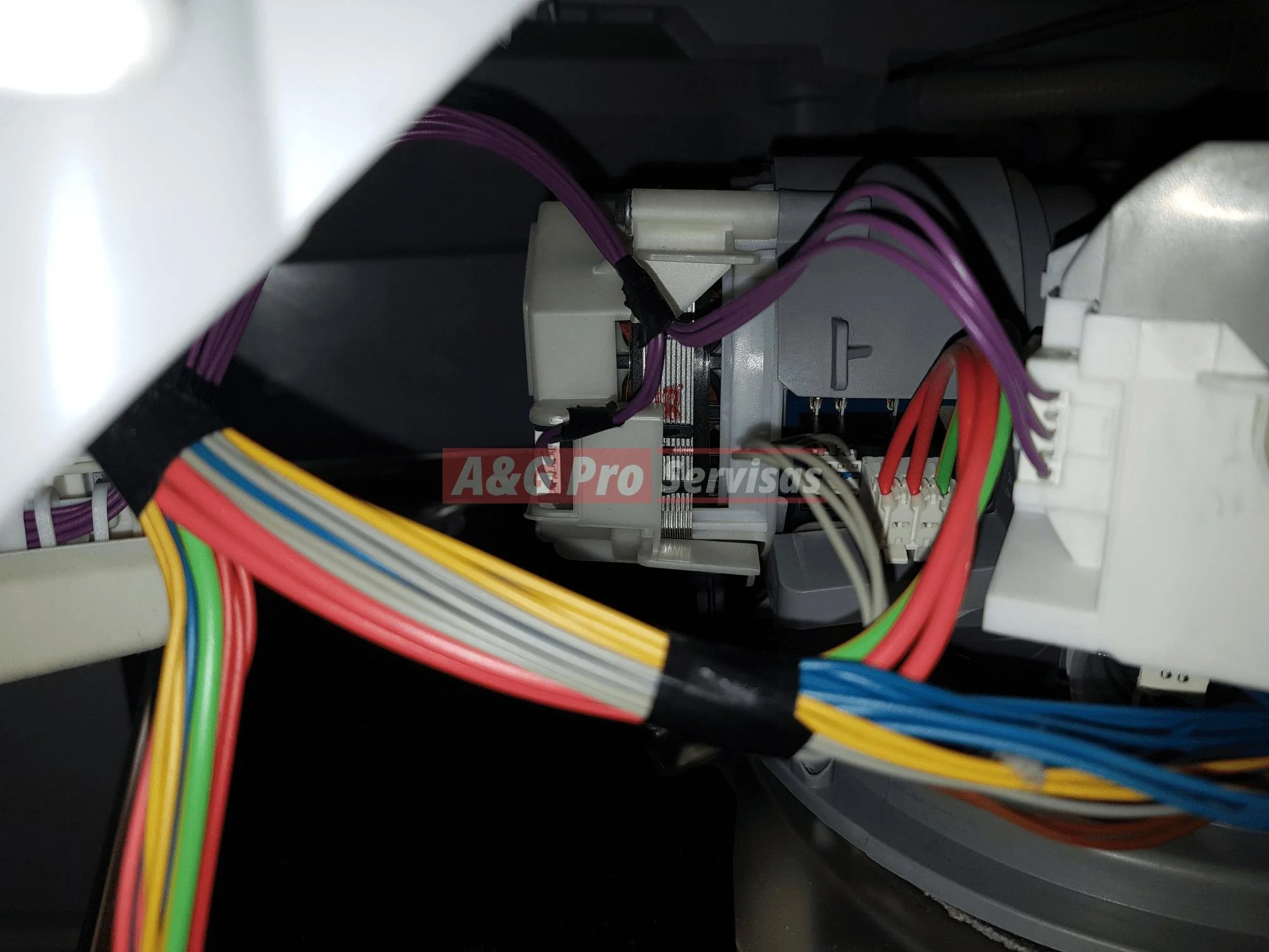 Bosch indaplovės šildymo mazgas – vanduo nešyla plovimo metu.