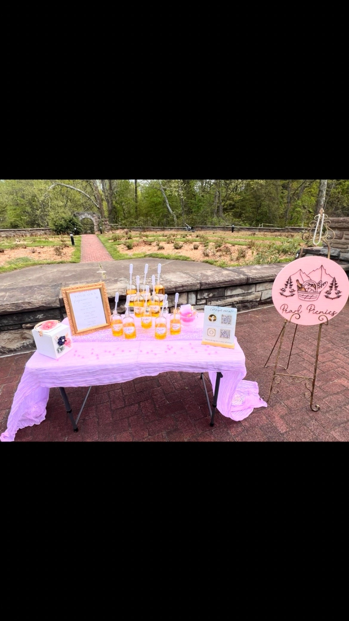 Our perfume bar has been such a hit as an added activity to our picnics! ๐
#pearlpicnicswv #tristatearea #localbusiness #wildandwonderful #westvirginialocalbusiness #smallbusiness #popuppicnicswv #booknow #outdoorfun #makingmemories #eventplanning