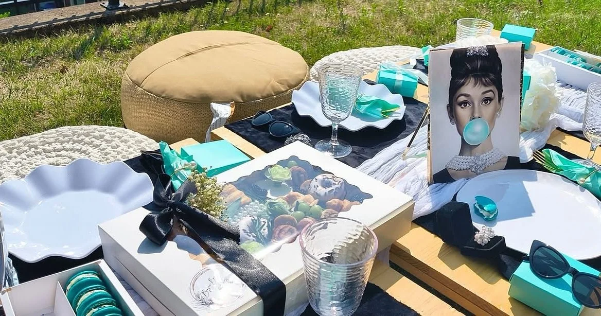 Cooler days = warm memories ☀️ 🍁 

Picnic season gets cozier when temperature drops. 🧺
📍 Your favorite park, backyard, or scenic spot.

📩 DM us to book your picnic today.

#CozyPicnic #CoolDaysWarmVibes #PicnicSeason #pearlpicnicswv #tristatearea