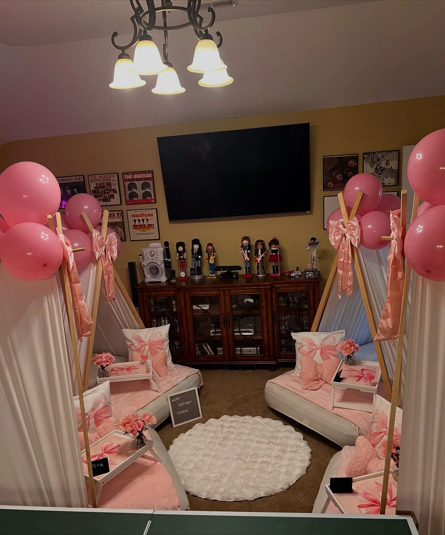 Nothing screams more girly than a pink &ldquo;coquette&rdquo; tent party. 🎀 
Loved doing this one. 🌺 
Happy birthday Teighan! 🎉 

#pinkbows🎀 #sleepoverparty #pearlpicnicswv #uniquecelebrations #indoorparties #huntingtonbusiness #tristatearea #Pin