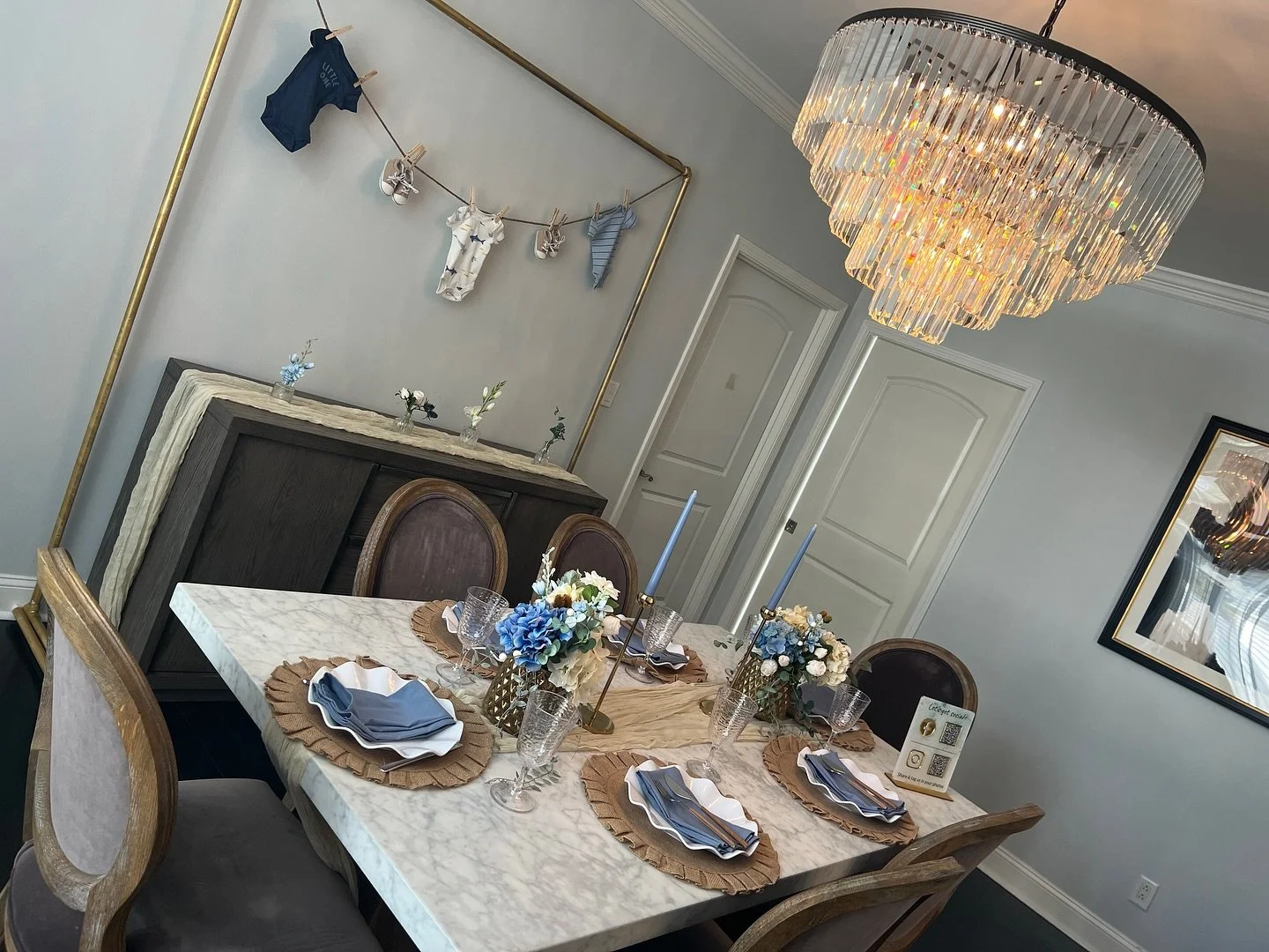 Did you know that we also offer tablescapes services?
Our custom tablescapes bring your vision to life. From chic minimalist designs to lush floral spreads, every detail is curated to wow your guests and make hosting effortless.

💐 Personalized styl