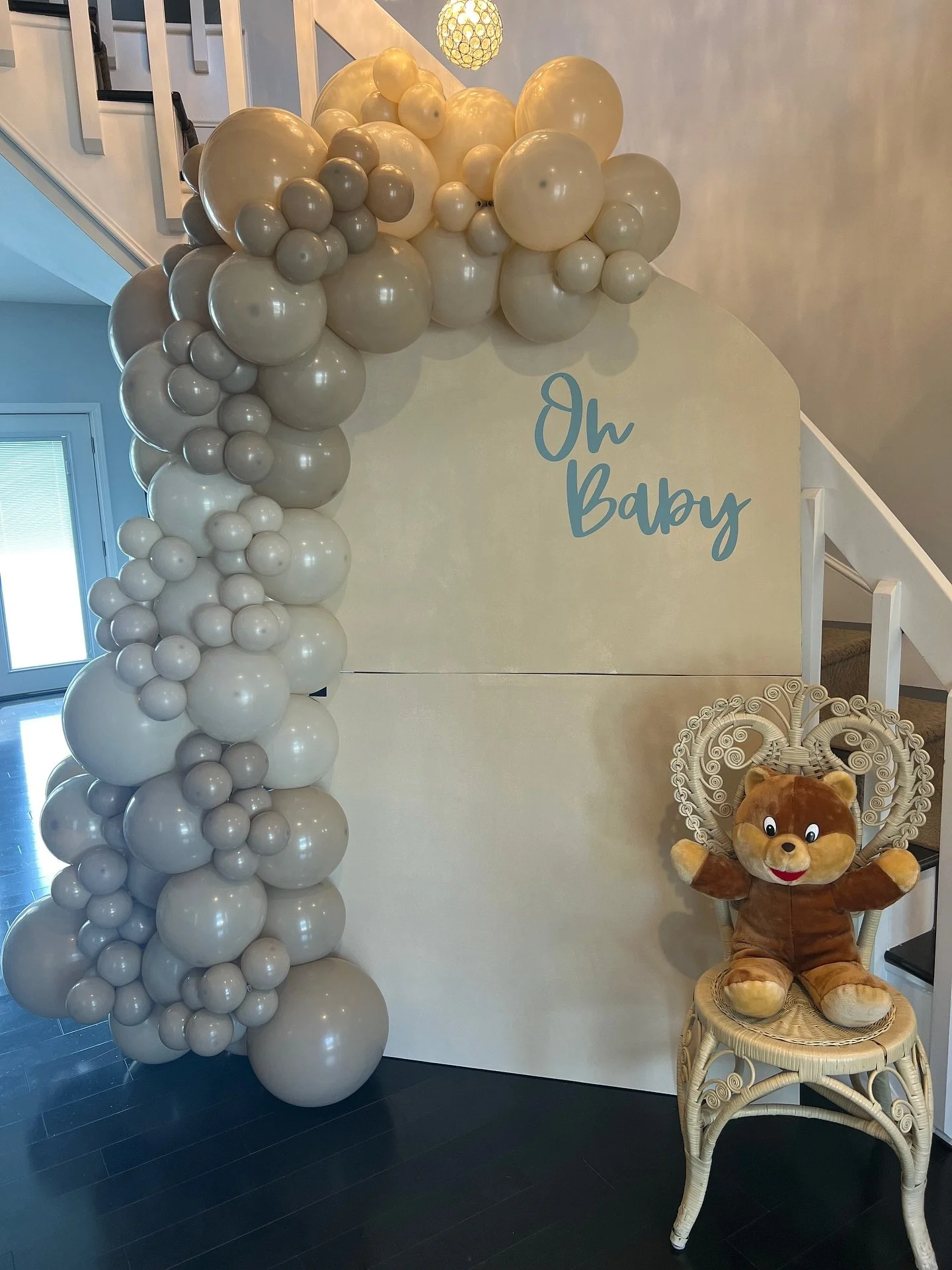 Loving this beautiful backdrop by @eventsbyelmore 🩵🤎🤍

#womensupportingwomen #collab #supportsmallbusiness #itsnotcompletewithoutthebackdrop #balloonbackdrop #babyboyshower #huntingtonluxuryevents #pearlpicnicswv #booknowforyournextevent