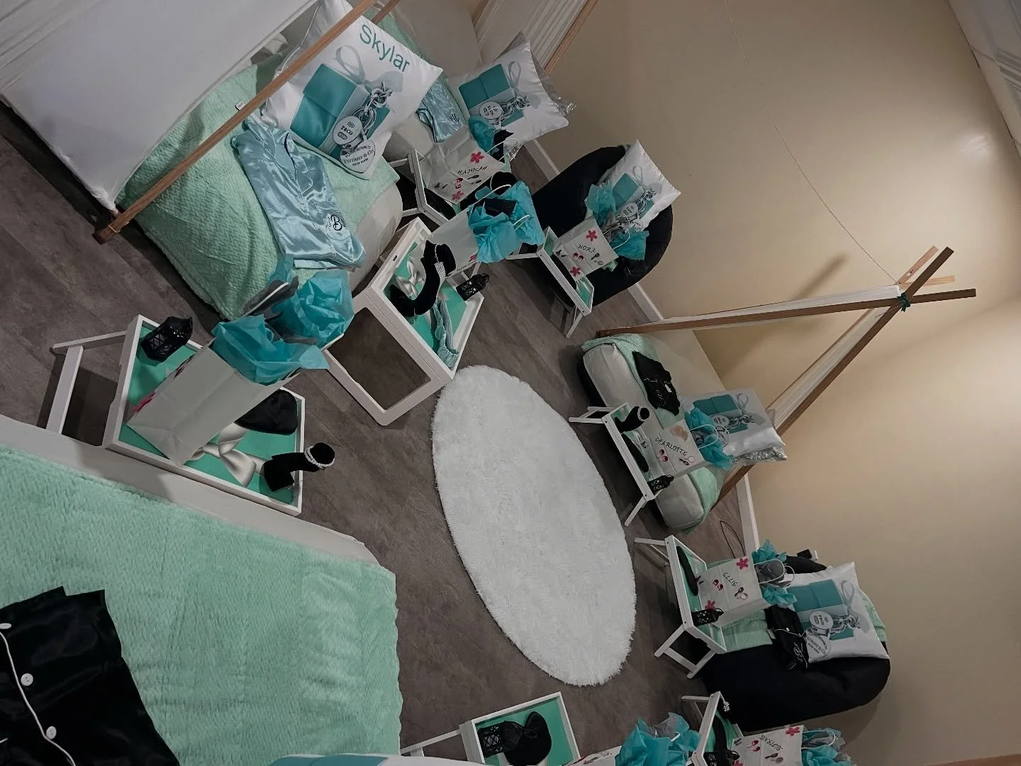 Snow this weekend?! ❄️ 
Perfect for a stay in sleepover party! 🩵🩷

💫 DM or book now 💫 
www.pearlpicnicswv.com

#winterseason #slumberparties #pearlpicnicswv #tentpartyseason