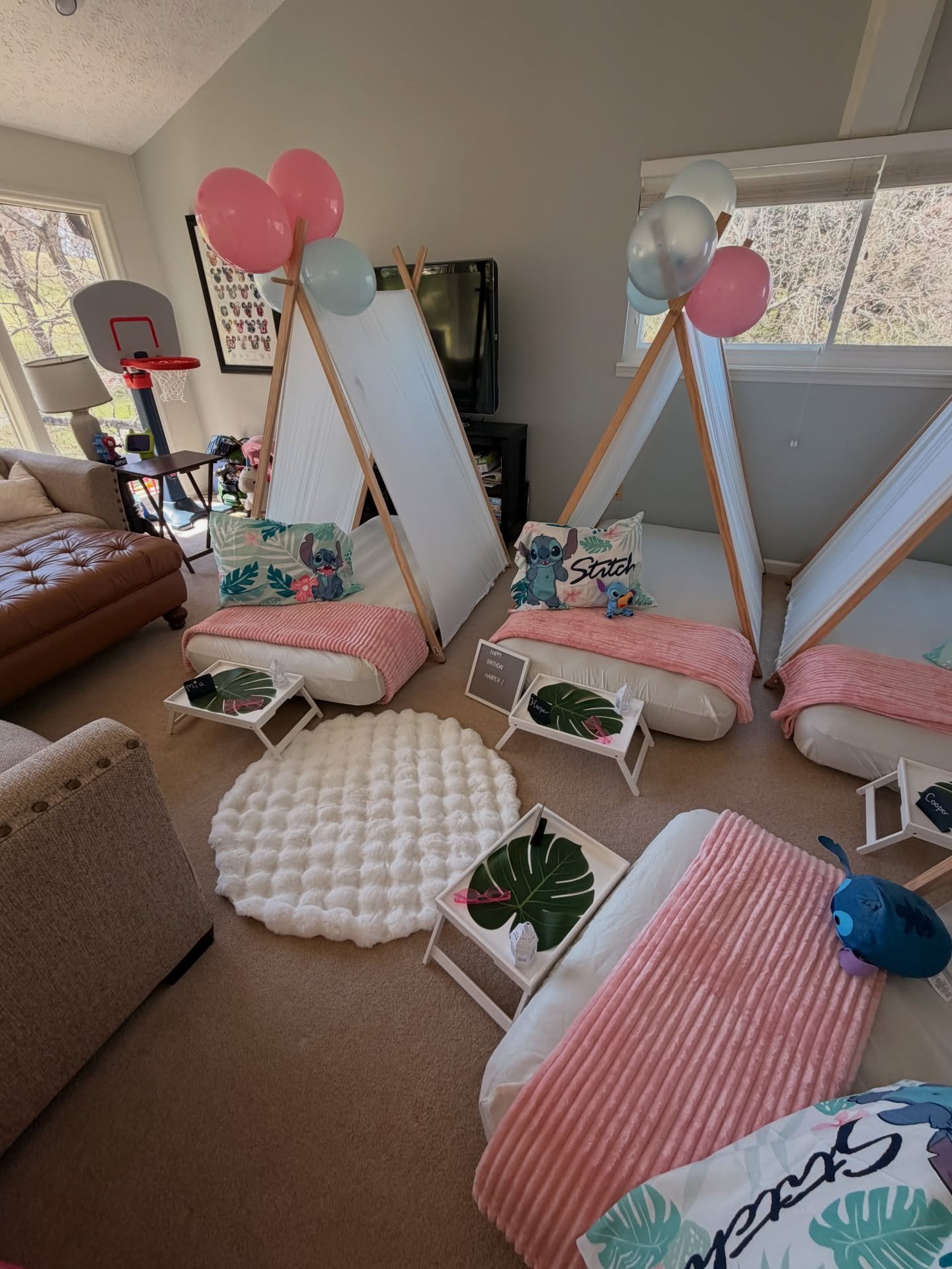 Because &ldquo;Ohana&rdquo; means family.🏝️

For those of you who didn&rsquo;t know, Stitch is my favorite Disney character 😊.
Loved doing this setup for sweet Harper!
Happy birthday sweet girl! 🩵🩷

#tentpartyseasonisallyear
#tentparties 
#pearlp