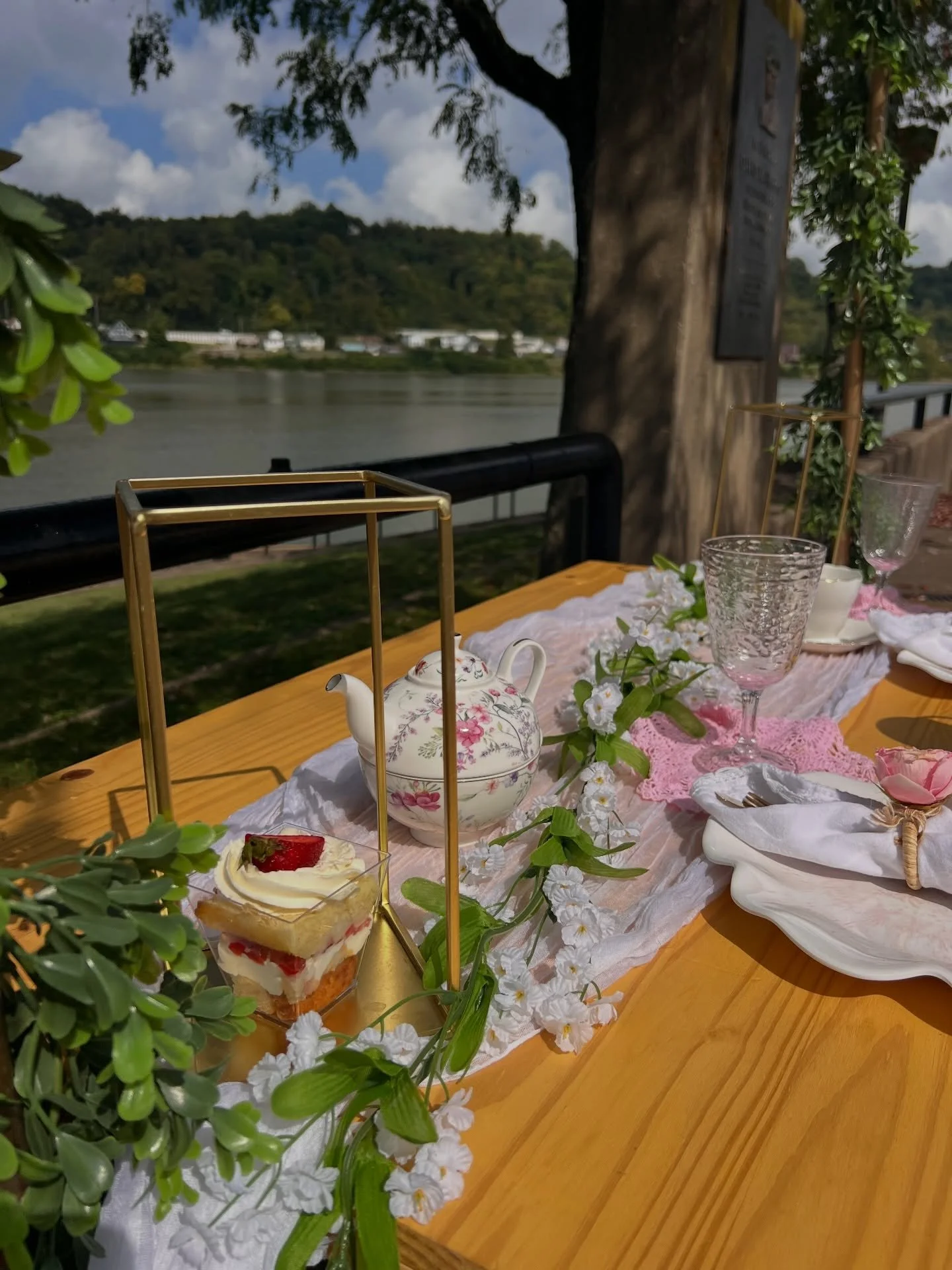 Tea parties and this weather. 😍

Spring is in full bloom! What are you waiting for?
Take your celebrations outside! 🌸 
Book your next picnic 🧺!

www.pearlpicnicswv.com