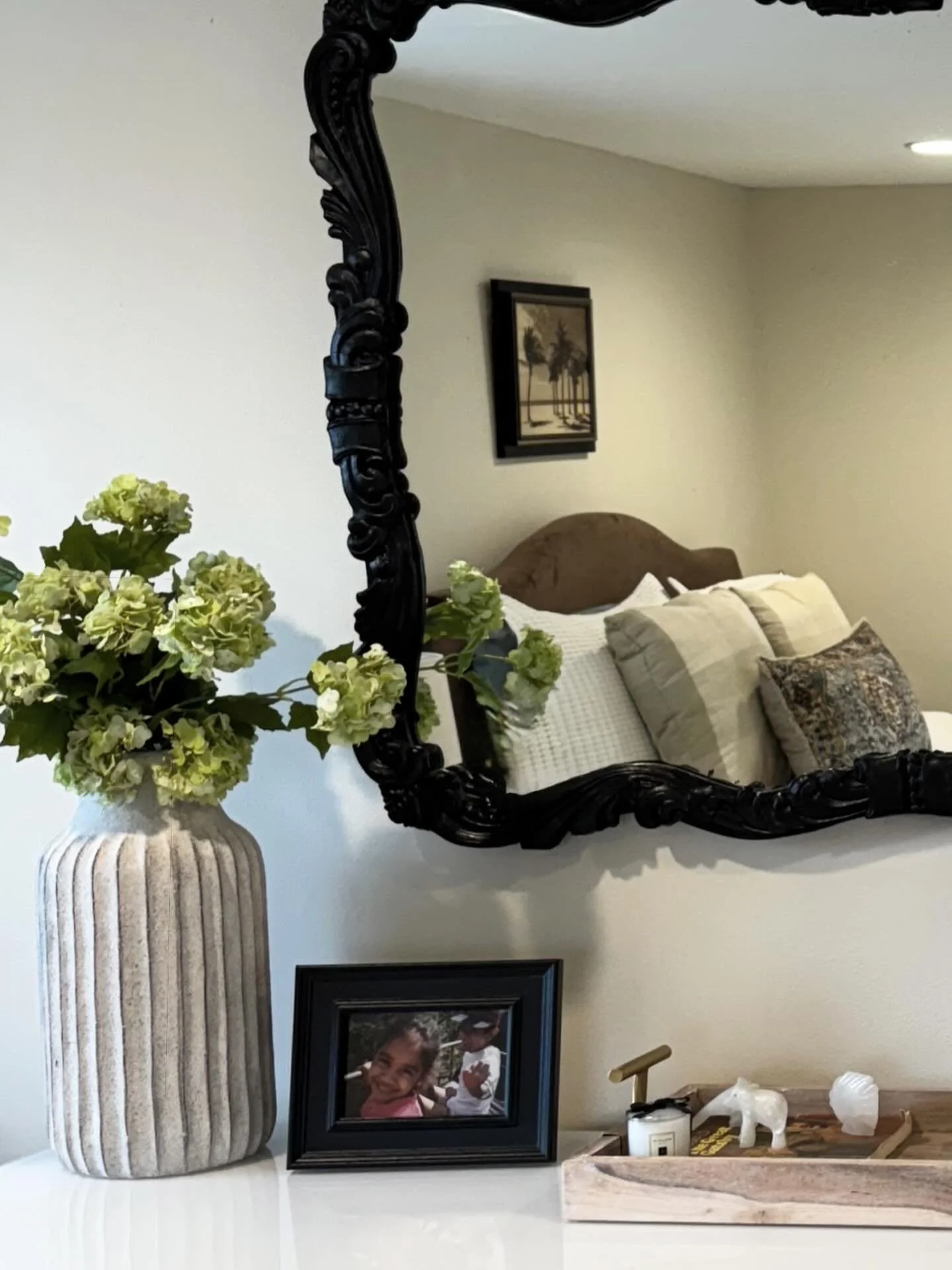 Organic simplicity styled with pieces from my childhood - the marble animal figurines, the book on the tray, and the framed photo 🫶🏼

#interiordesign #transitionalstyle #modernorganic #home #homedecor