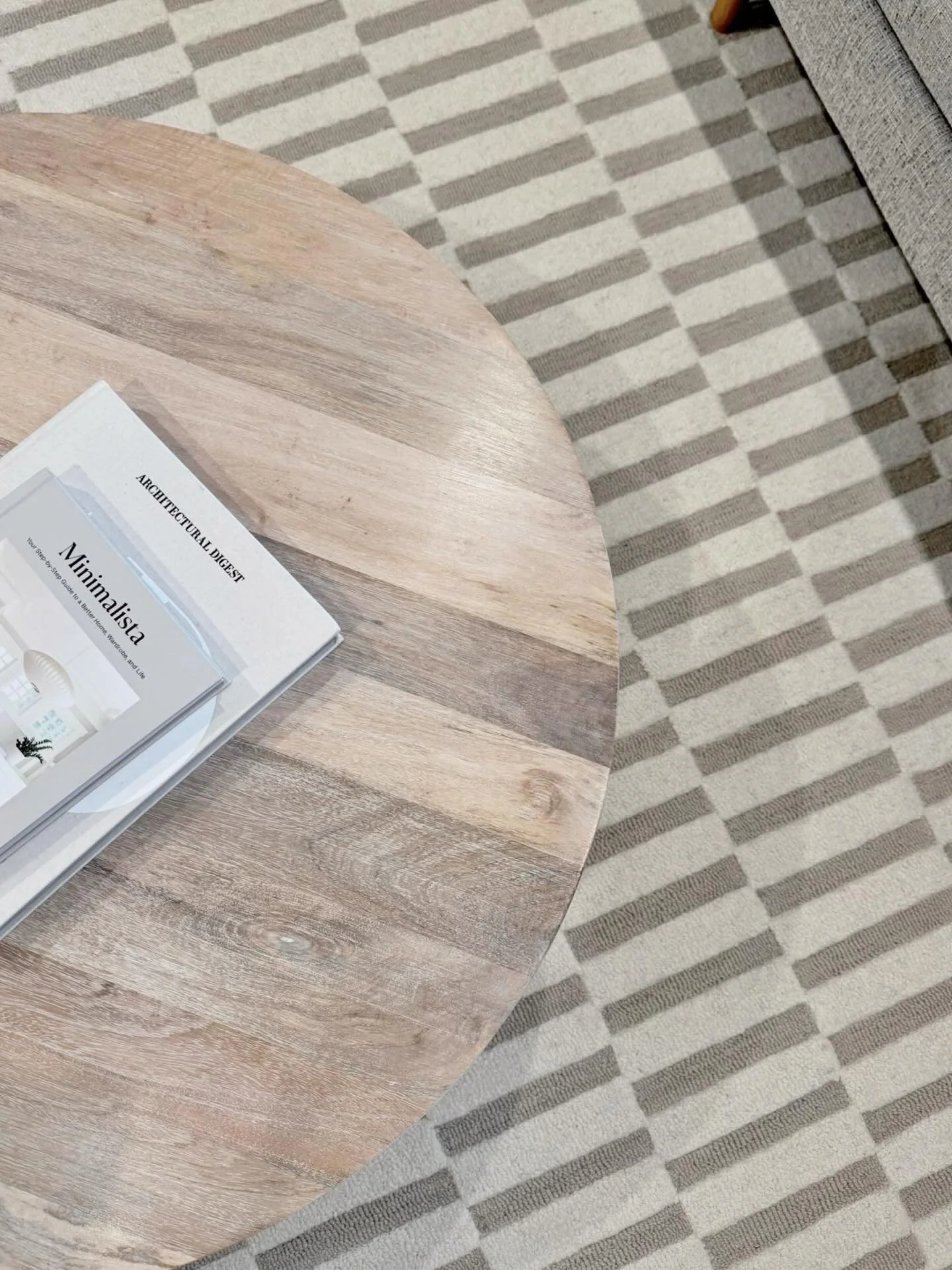 Happy New Year ✨
Starting the year with a little sneak peek.

This is Quiet Oak, a new-build we softened and grounded with warm oak, creamy neutrals, clean black contrasts, and touches of greenery to bring it to life. Calm, intentional, and full of c