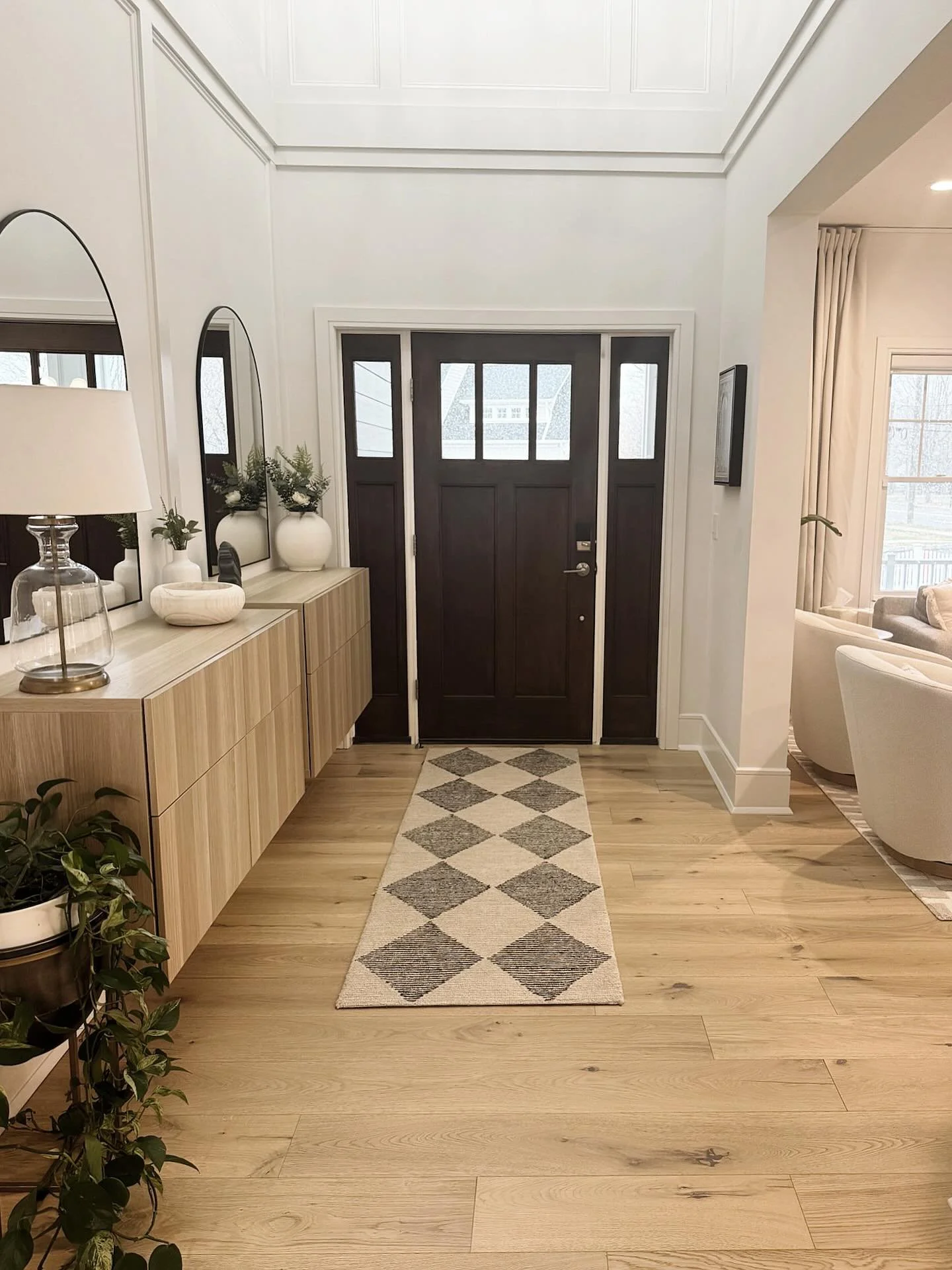 This entryway started as nothing, and became a moment!
Modern organic textures, creamy neutrals, light oak, subtle black contrast, and greenery to bring it all to life 🌿

#interiordesign #entry #interiordesigner #minimalist #homedecor