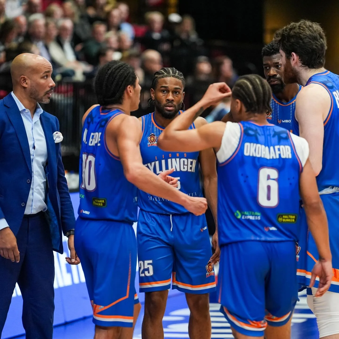 🔥Calix: Dette var en kamp som hadde alt av energi og intensitet, og jeg er stolt av hvordan guttene kjempet fra start til slutt.🔥

Donar Groningen er et av de sterkere lagene i ENBL, og med over 2600 tilskuere i ryggen skapte de et enormt trykk. Li