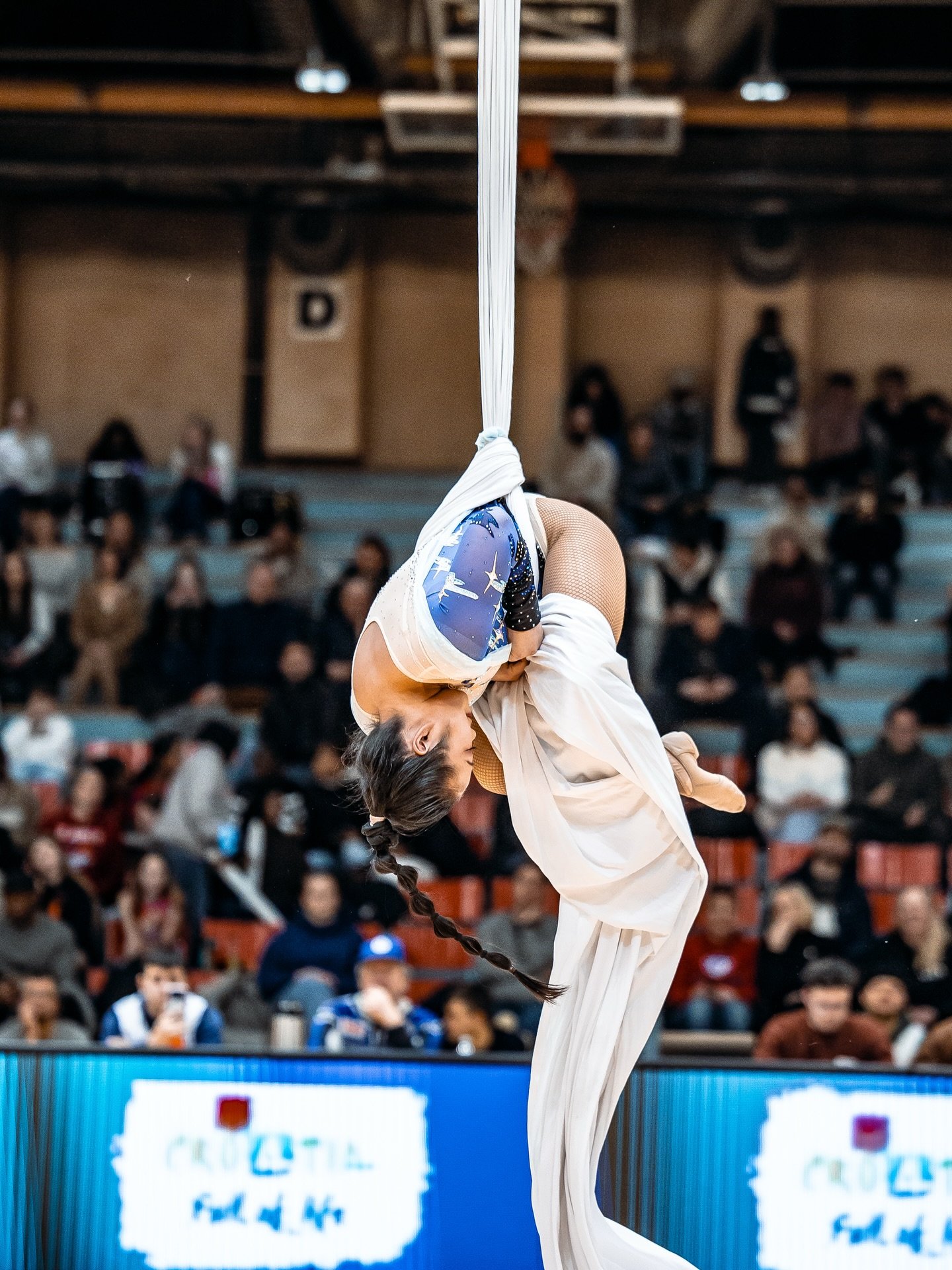 En stor takk til Cirkus Balance for et spektakul&aelig;rt halftime show i g&aring;r kveld!
Ariel Andresen og Ida Breivik imponerte publikum med r&aring; luftakrobatikk og ekte wow-faktor. 
Et innslag som virkelig l&oslash;ftet stemningen i hallen.

D