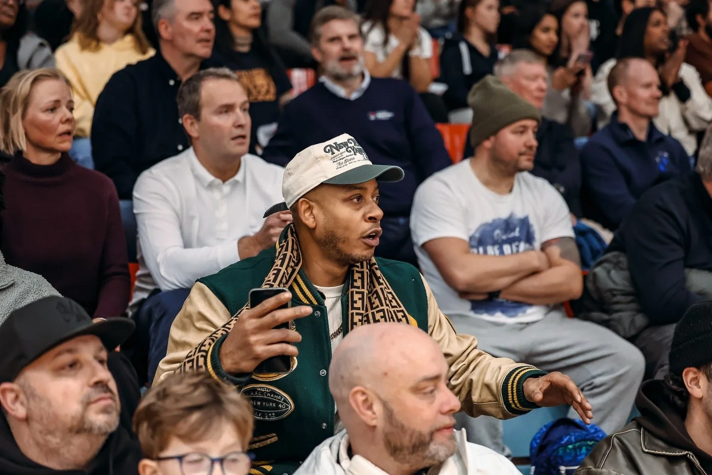 TAKK, Lions Family!

For en fantastisk st&oslash;tte dere har gitt oss s&aring; langt denne sesongen. Dere stiller opp hjemme og borte med energi, lidenskap og hjerte. Det betyr mer enn dere aner for spillerne, st&oslash;tteapparatet og hele klubben.