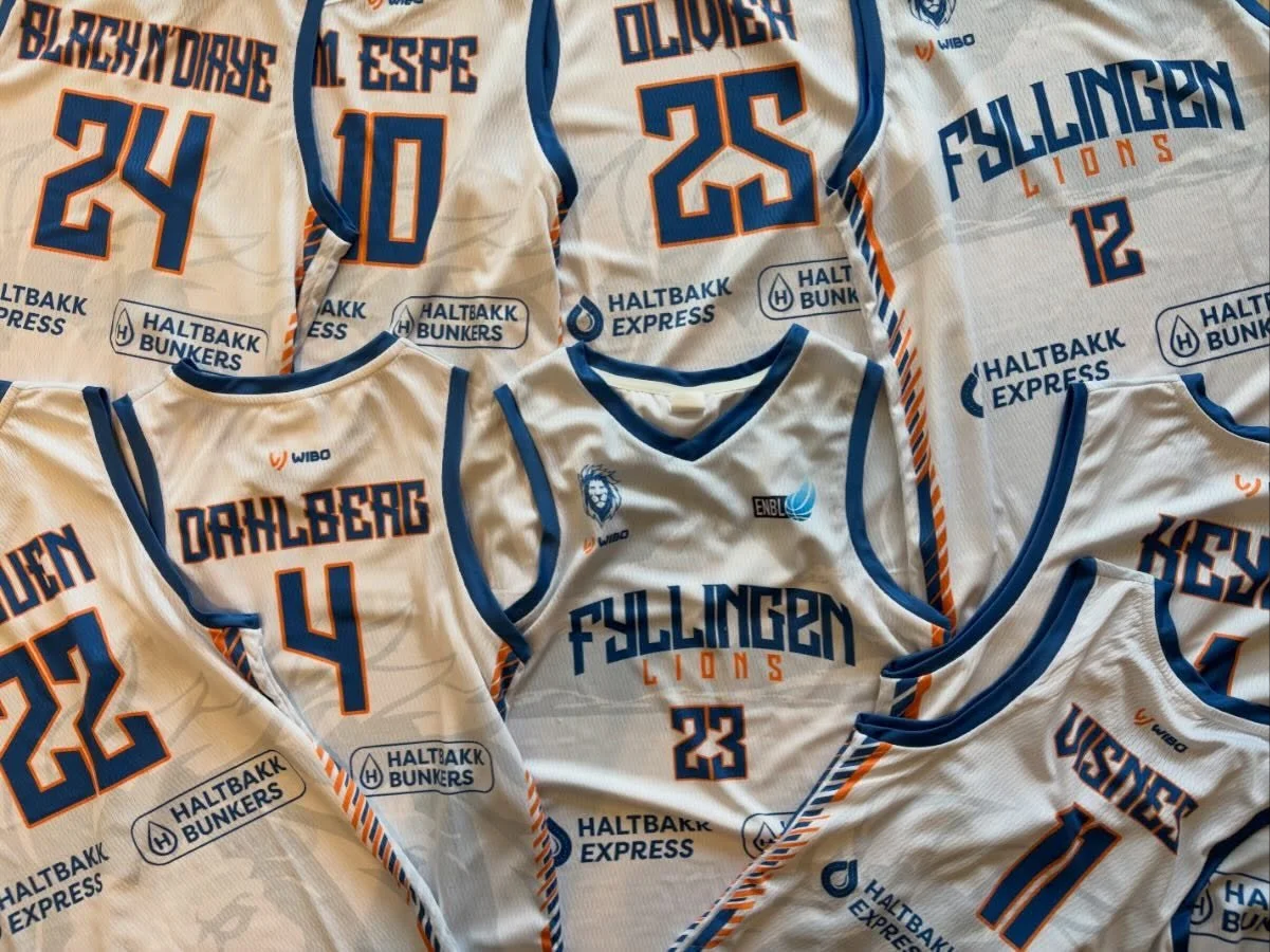 Supporterdraktene har kommet🔥🔥 Fyllingen Lions har f&aring;tt nye drakter - takk til @gunnargran22 og @haltbakkbunkers 🙌, og det betyr ogs&aring; p&aring;fyll med nye supporterdrakter!

Kom til merch-teltet p&aring; kampen p&aring; onsdag kl. 19.0