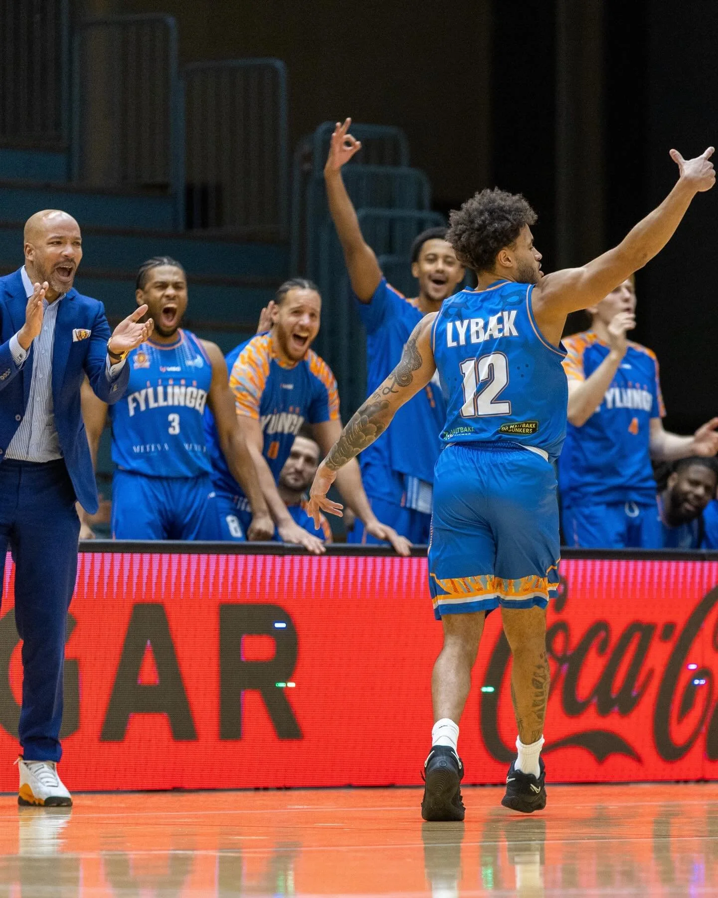 Jakten p&aring; seriegullet fortsetter n&aring;r Fyllingen Lions m&oslash;ter Fr&oslash;ya onsdag kl. 19.00 i Fyllingsdalen idrettshall. 🦁🔥Vi er MER enn klare for ny kamp, ny underholdning og magisk stemning i hallen &ndash; og vi lover show fra st