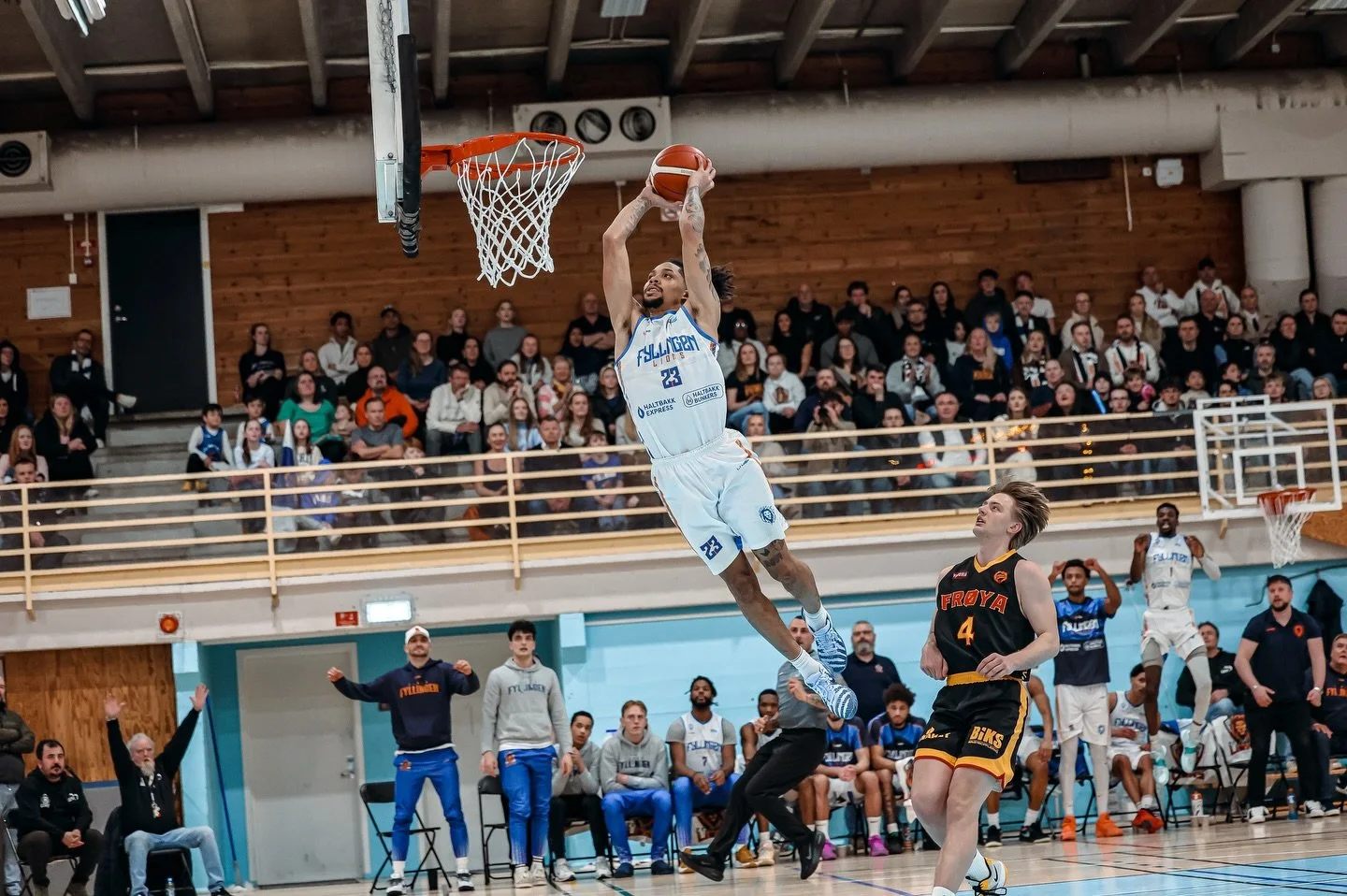 Fyllingen Lions tok en viktig hjemmeseier: ett steg n&aelig;rmere seriegullet

Fyllingen Lions tok en sterk og viktig seier da de slo Fr&oslash;ya 101&ndash;88 i Fyllingsdalen idrettshall onsdag kveld. Kampen var sesongens nest siste hjemmekamp i ser