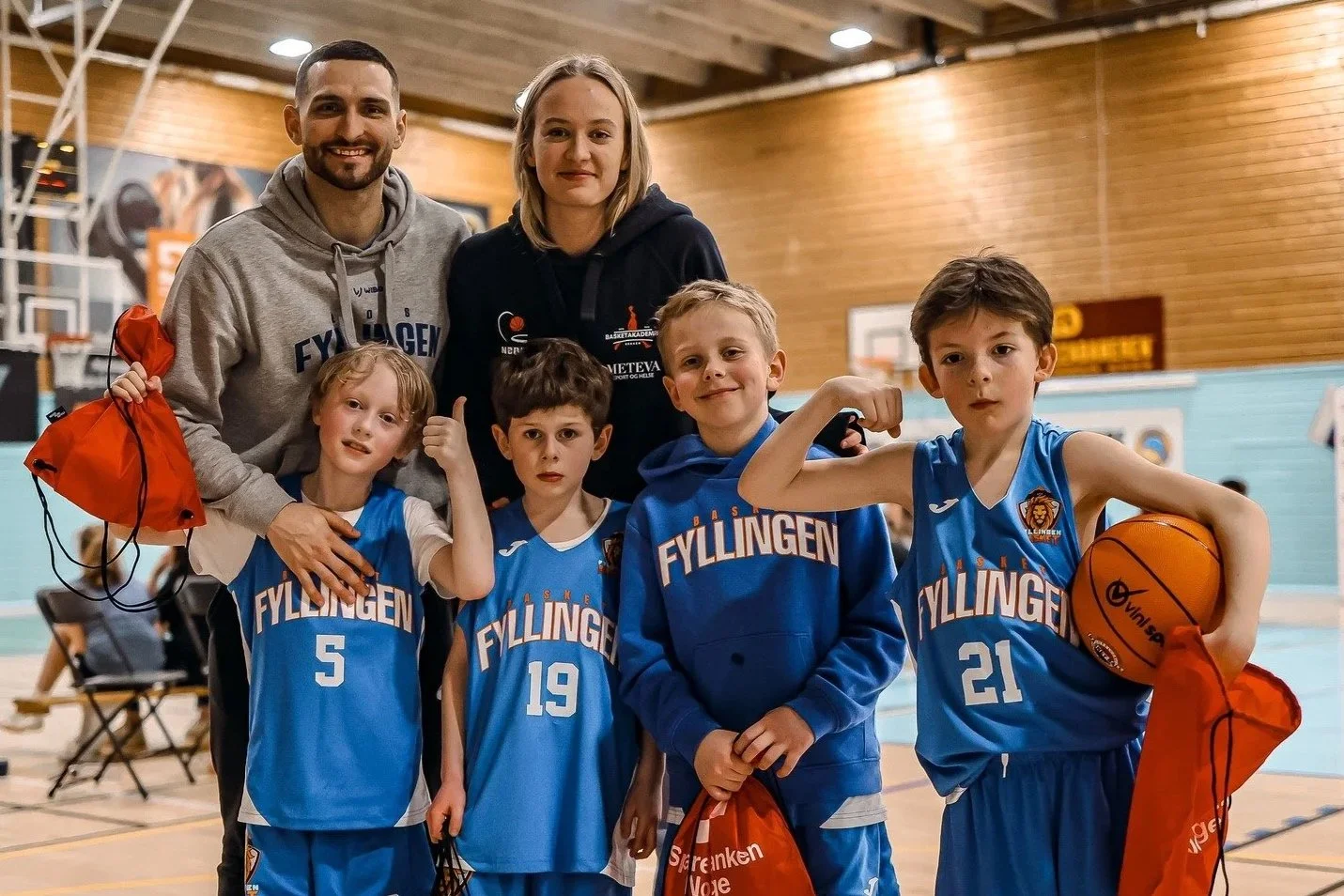 Full hall og sterkt engasjement under Basket Night