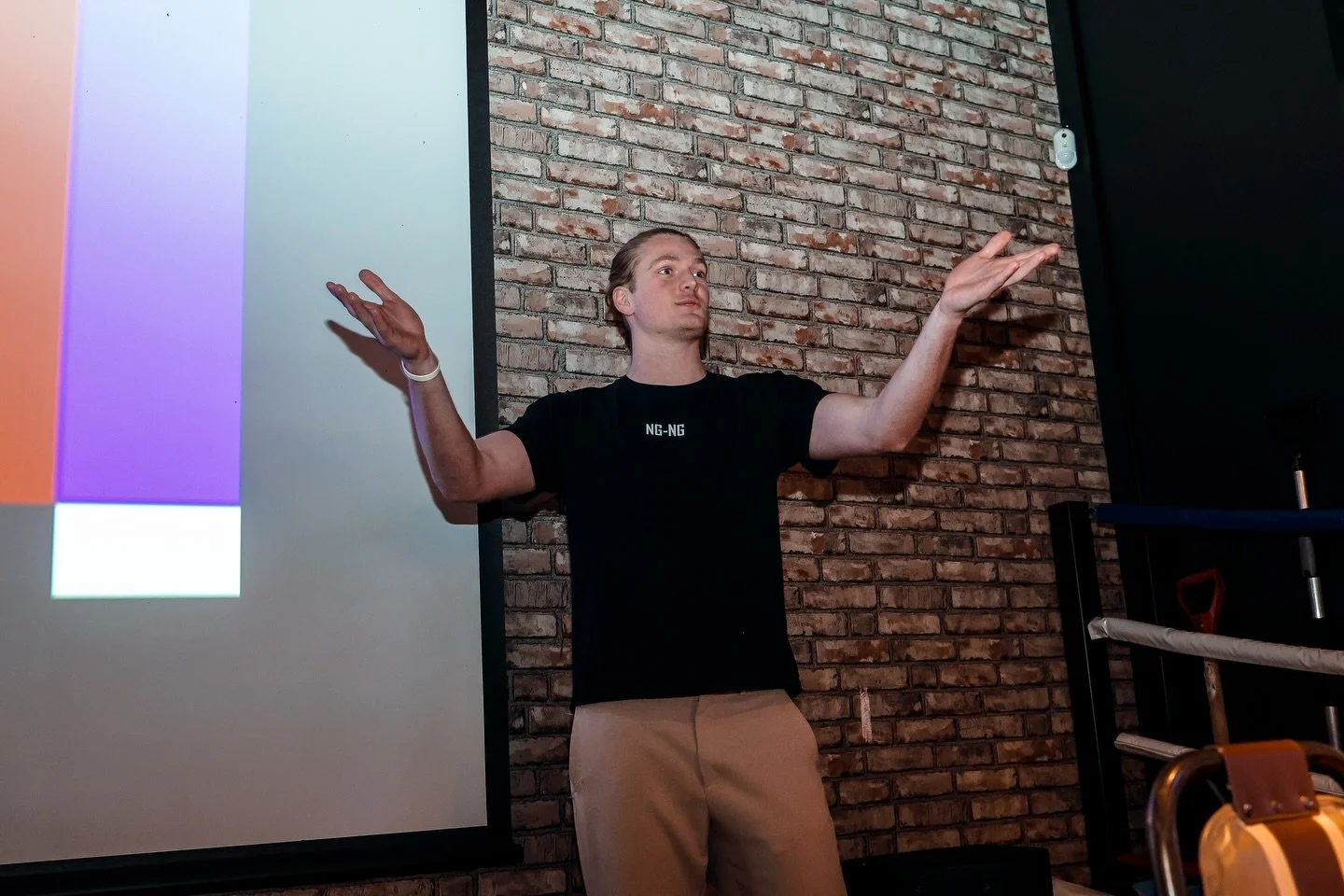 Mandag kveld samlet vi lag, st&oslash;tteapparat og hele Lions Family p&aring; Kniksen Sportsbar til premiere av dokumentaren &ldquo;10 Days as a Lion&rdquo; av @simontronstad . 

Dokumentaren f&oslash;lger Simon n&aring;r han jobber knallhardt for &