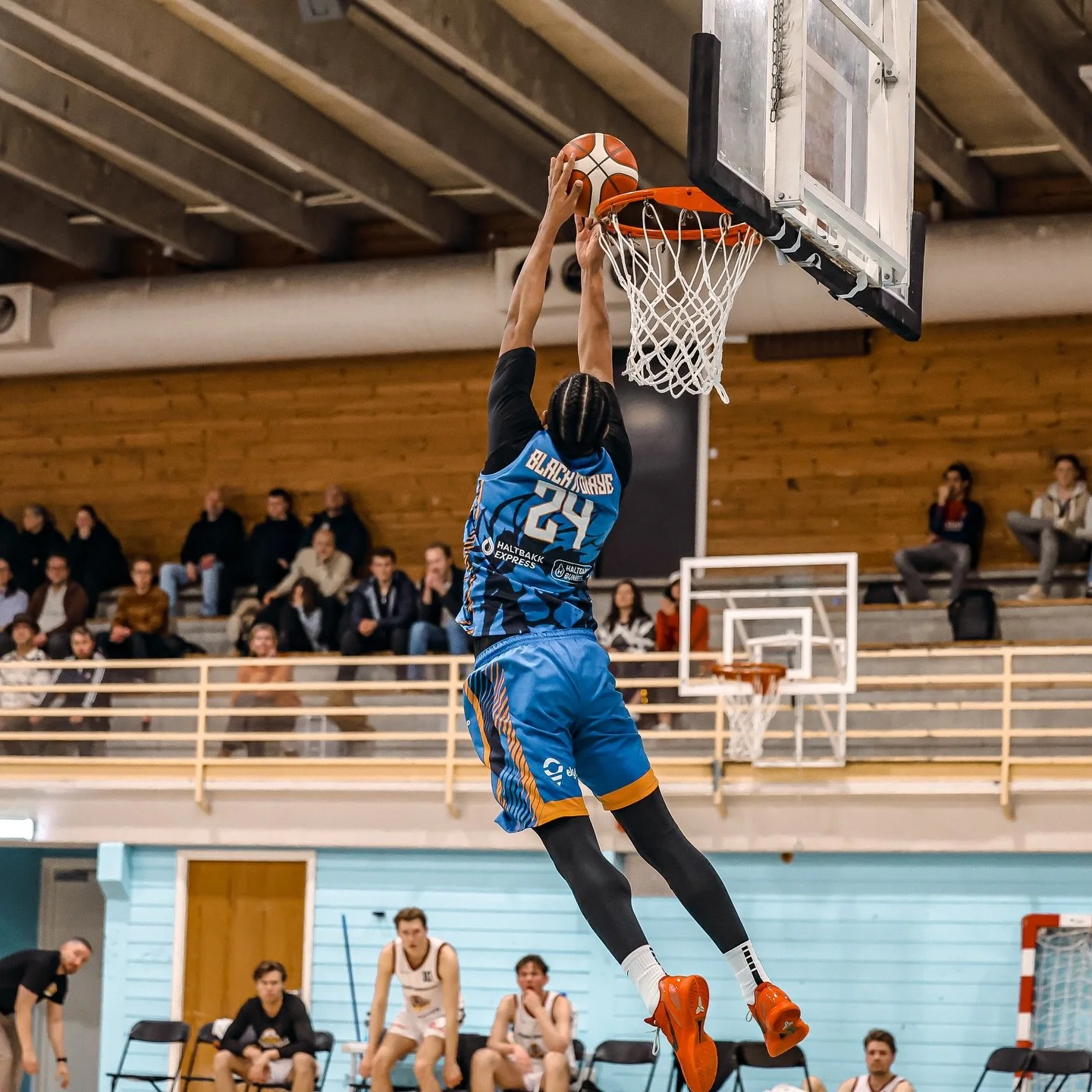 FYLLINGEN I F&Oslash;RERSETET I SEMIFINALENE 

Fyllingen Lions &ndash; Centrum Tigers 117&ndash;88 🔥

Fyllingen Lions fikk en dr&oslash;mmestart p&aring; semifinaleserien med en overbevisende hjemmeseier mot Centrum Tigers. Allerede i f&oslash;rste 