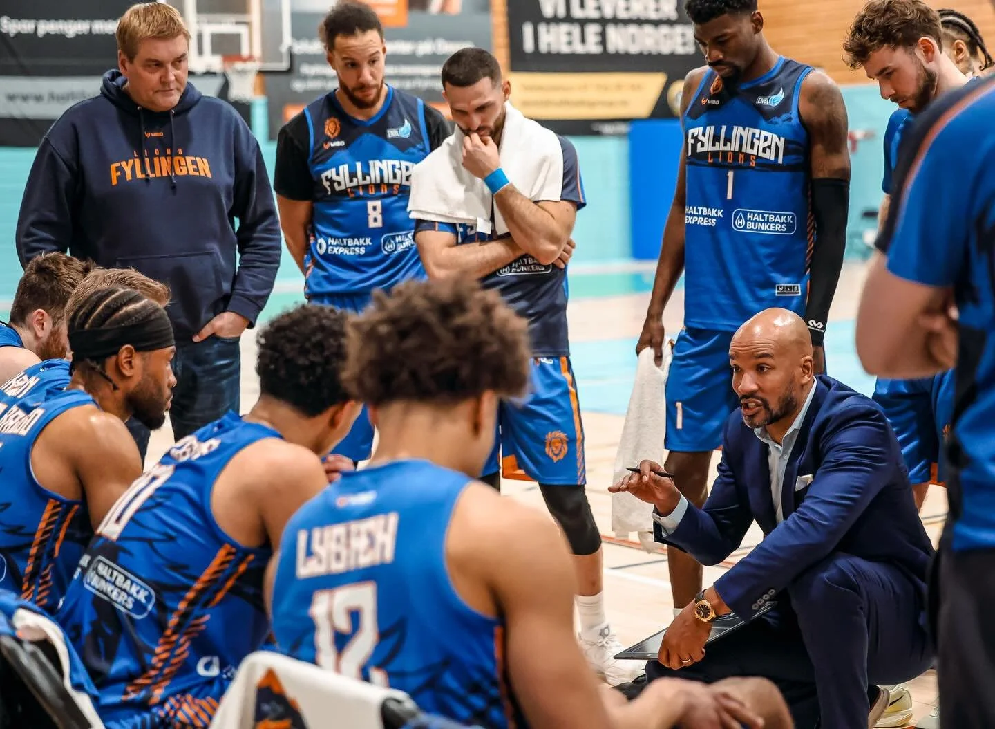 Nedtelling til 3. semifinalekamp tirsdag kl. 17.00 med bilder fra forrige hjemmekamp mot @centrumtigers. Takk til v&aring;r fantastiske Lionsfamilie🦁🫶