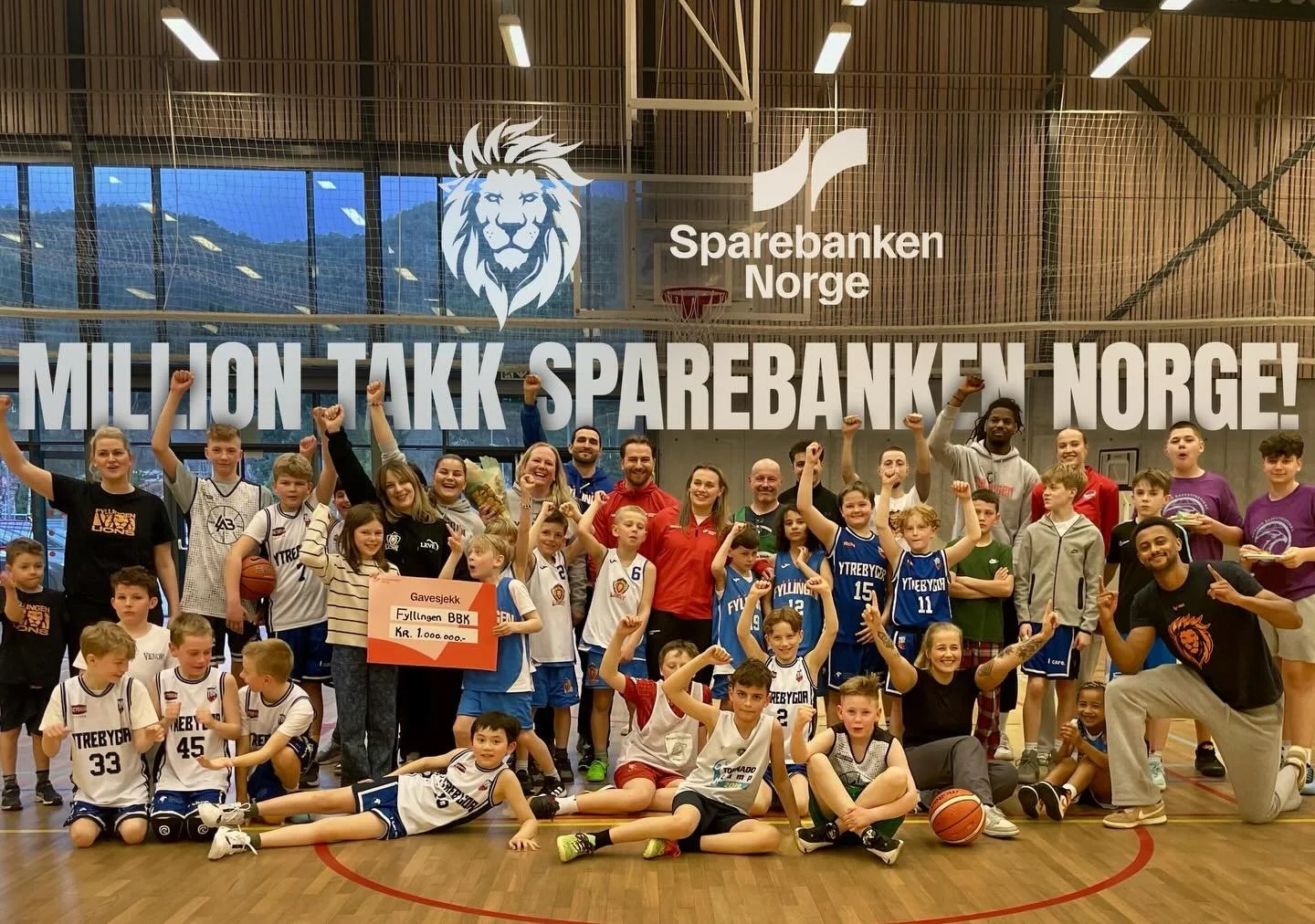 I dag er en stor dag for Dalen og Basket-Bergen🦁 🫶
Under Basketnight kom Sparebanken Norge og delte ut 1 million kroner til Fyllingen Basket sitt arbeid med inkludering for barn og unge &ndash; b&aring;de i Dalen og i resten av Bergen.

Denne st&os