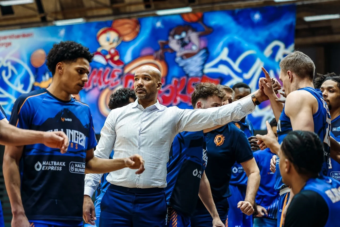 FYLLINGEN SLO TILBAKE 

Fyllingen Lions reiste seg etter finaletapet og slo knallhardt tilbake i kamp to &ndash; men det kom p&aring; ingen m&aring;te gratis. Gimle hadde lenge grepet om oppgj&oslash;ret og s&aring; ut til &aring; ha kontroll da de g