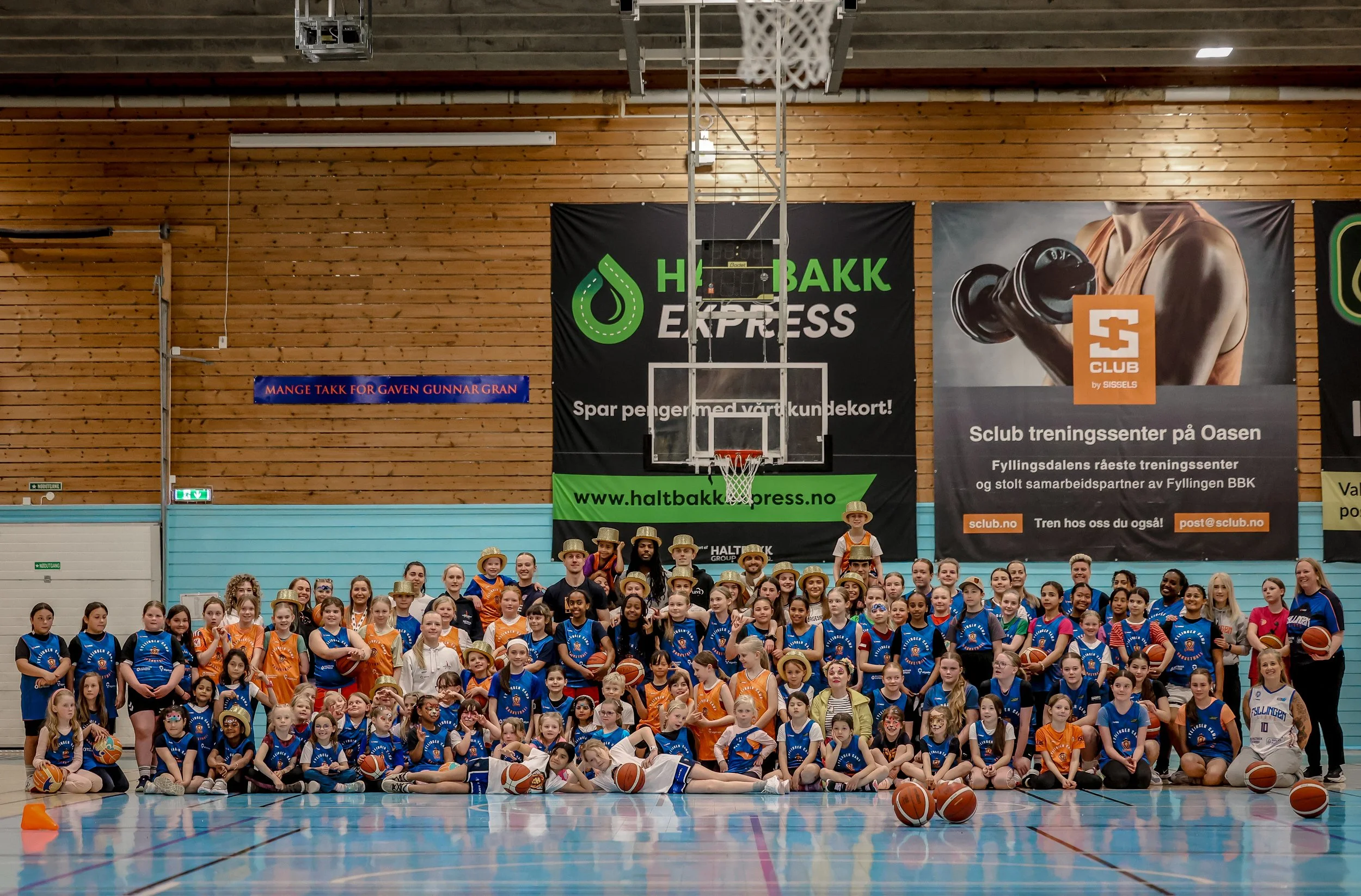 Jentecamp - 100 jenter fylte hallen med basketballglede, fellesskap og sterke prestasjoner