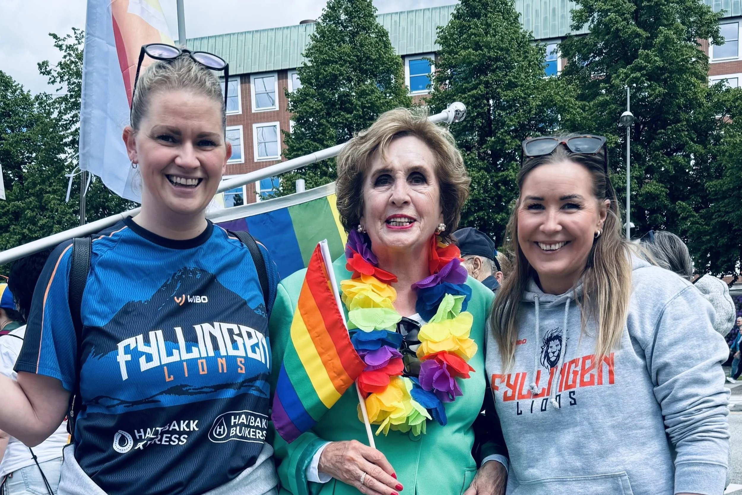 Lions-familien i Pride-parade - Idretten er for alle
