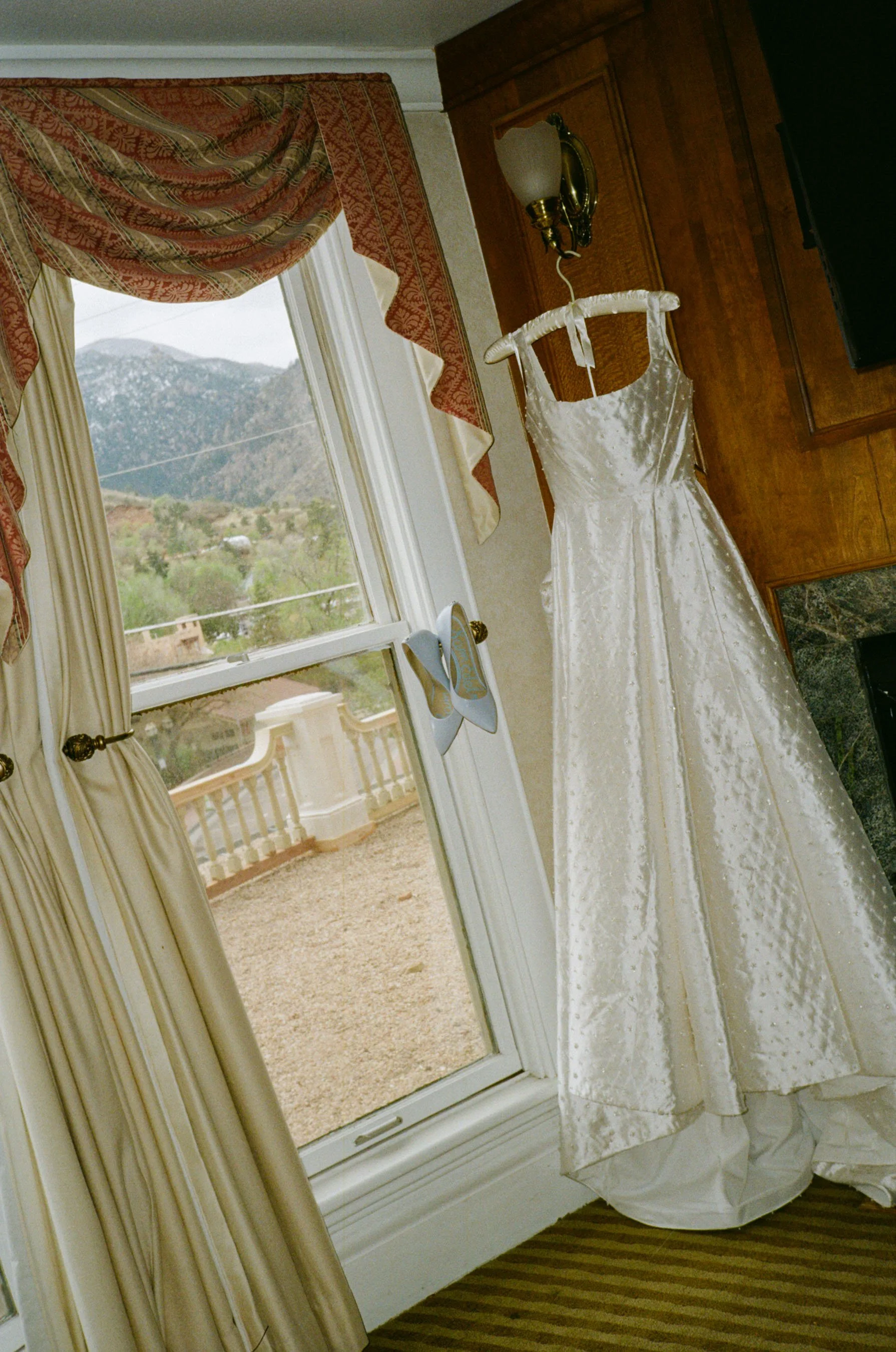 Colorado Wedding Photographers & Super 8 Videographers