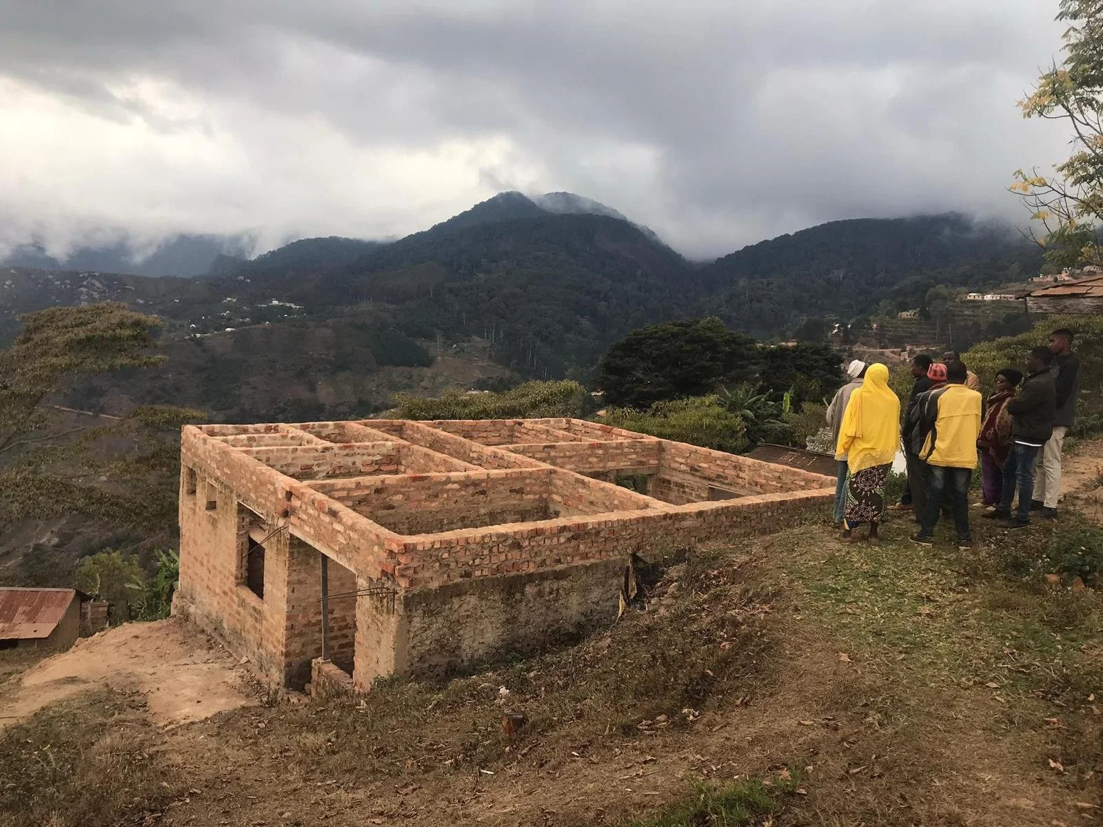 Mpanga health clinic at the beginning of the project