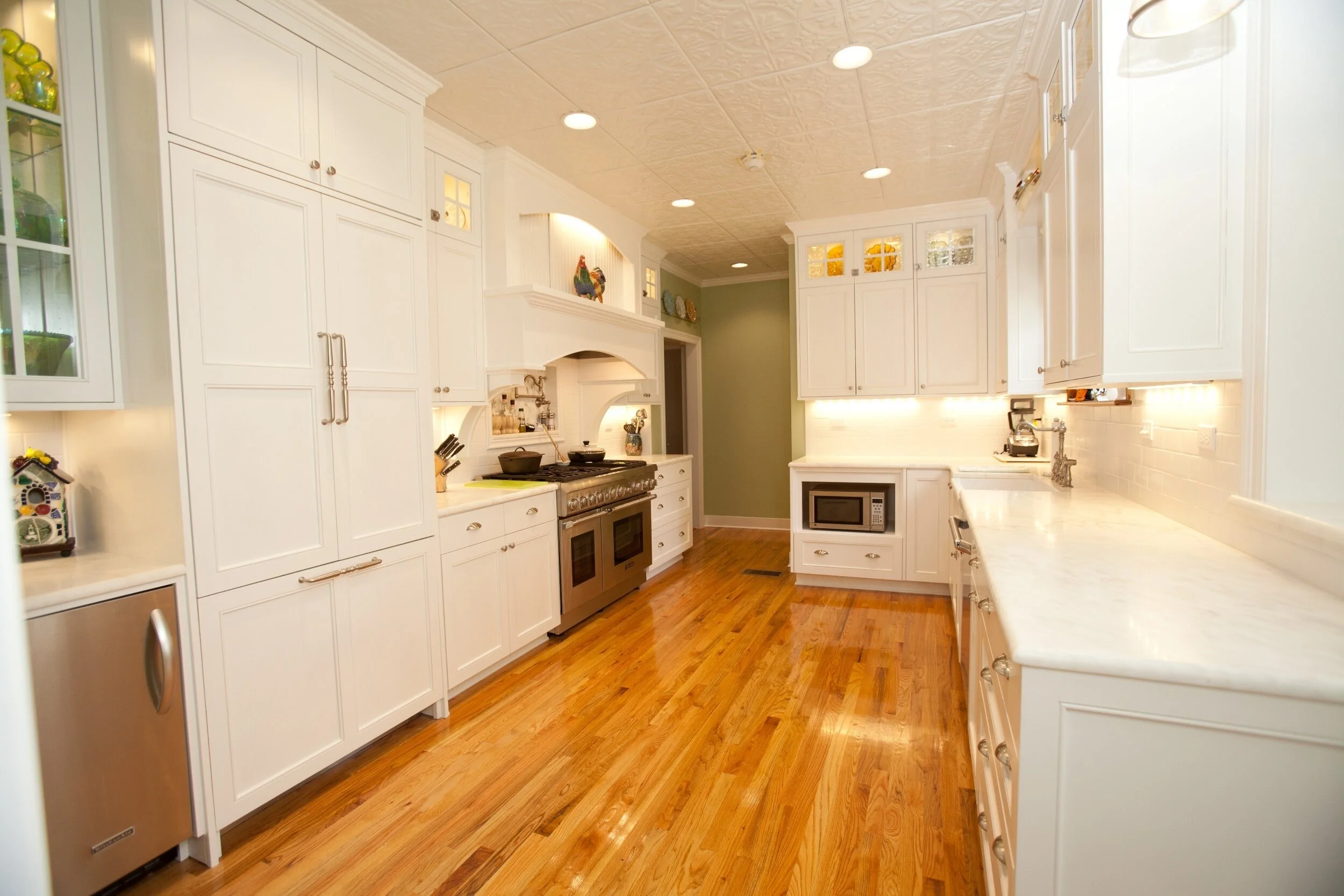 White subway tile backsplash and wood floors elevate this cozy kitchen.